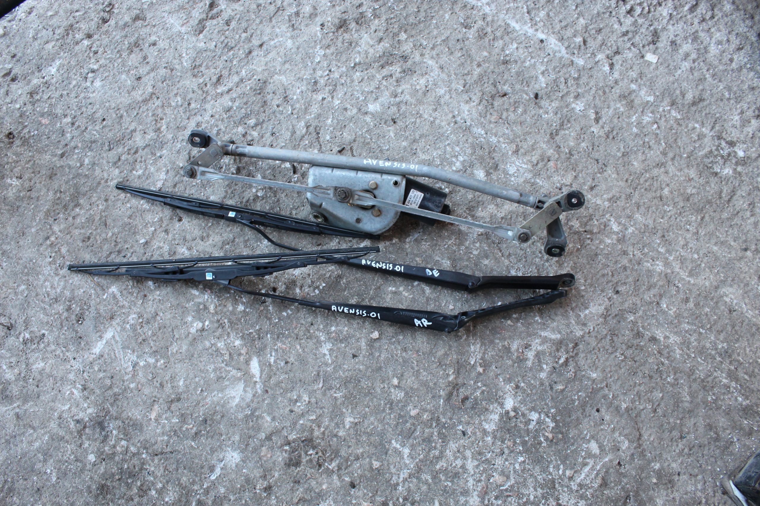 Υαλοκαθαριστήρες Σέτ Κομπλέ ( 8511005040B ) Toyota Avensis ’01 Προσφορά.