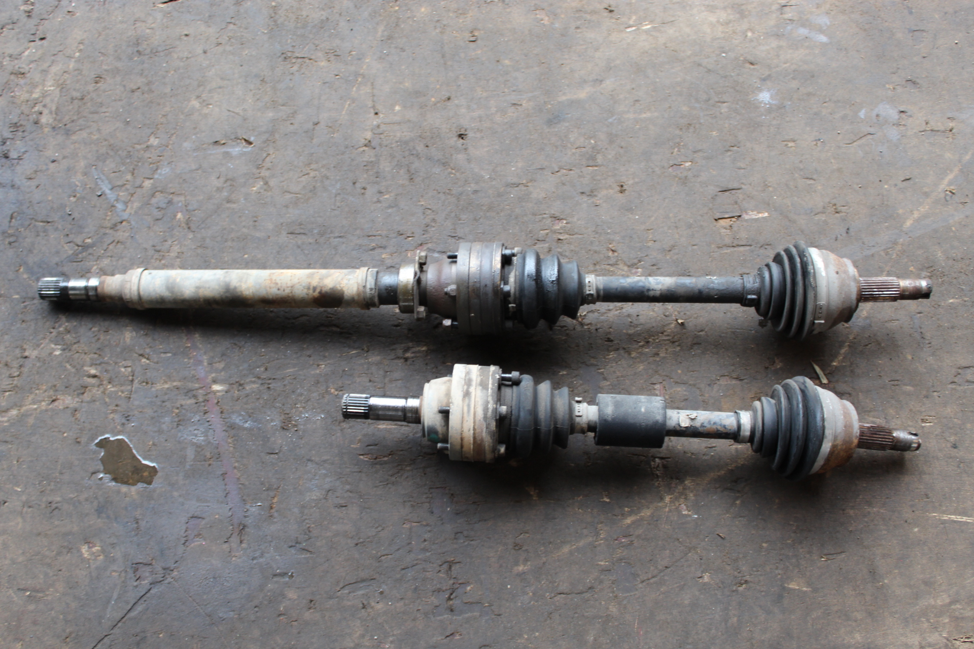 Ημιαξόνια Alfa Romeo 147 Σούπερ προσφορά 50 ευρώ.