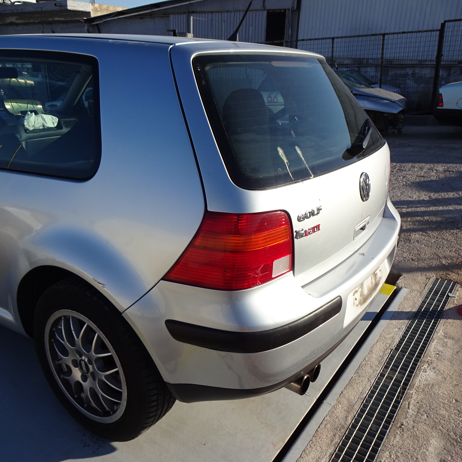Φανάρια Πίσω VW Golf ’01 Προσφορά.