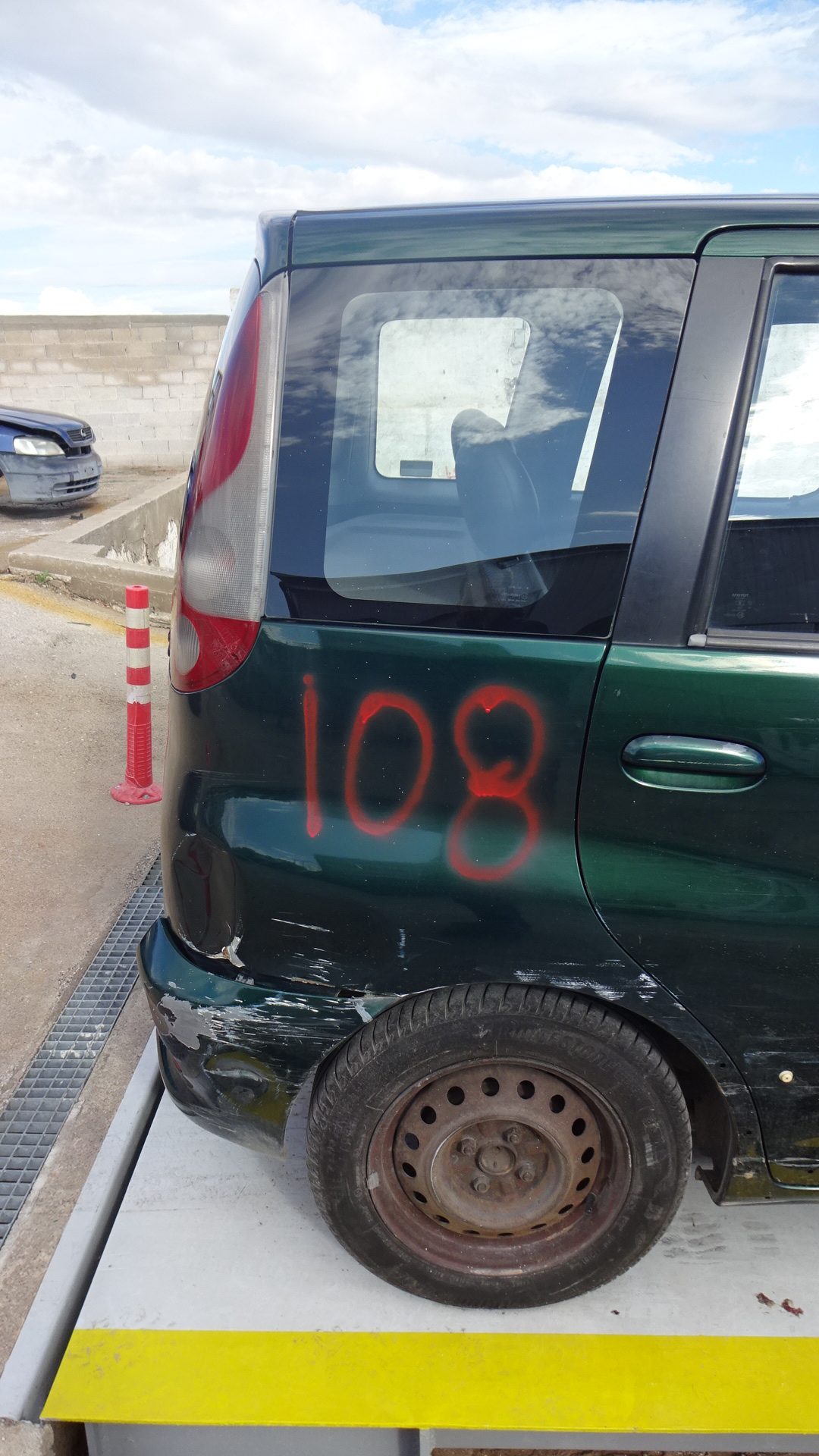 Φτερά Πίσω Toyota Yaris Verso ’00 Προσφορά.