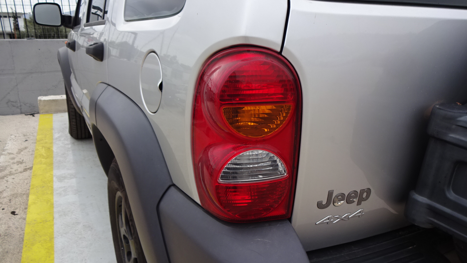 Φανάρια Πίσω Jeep Cherokee KJ ’04