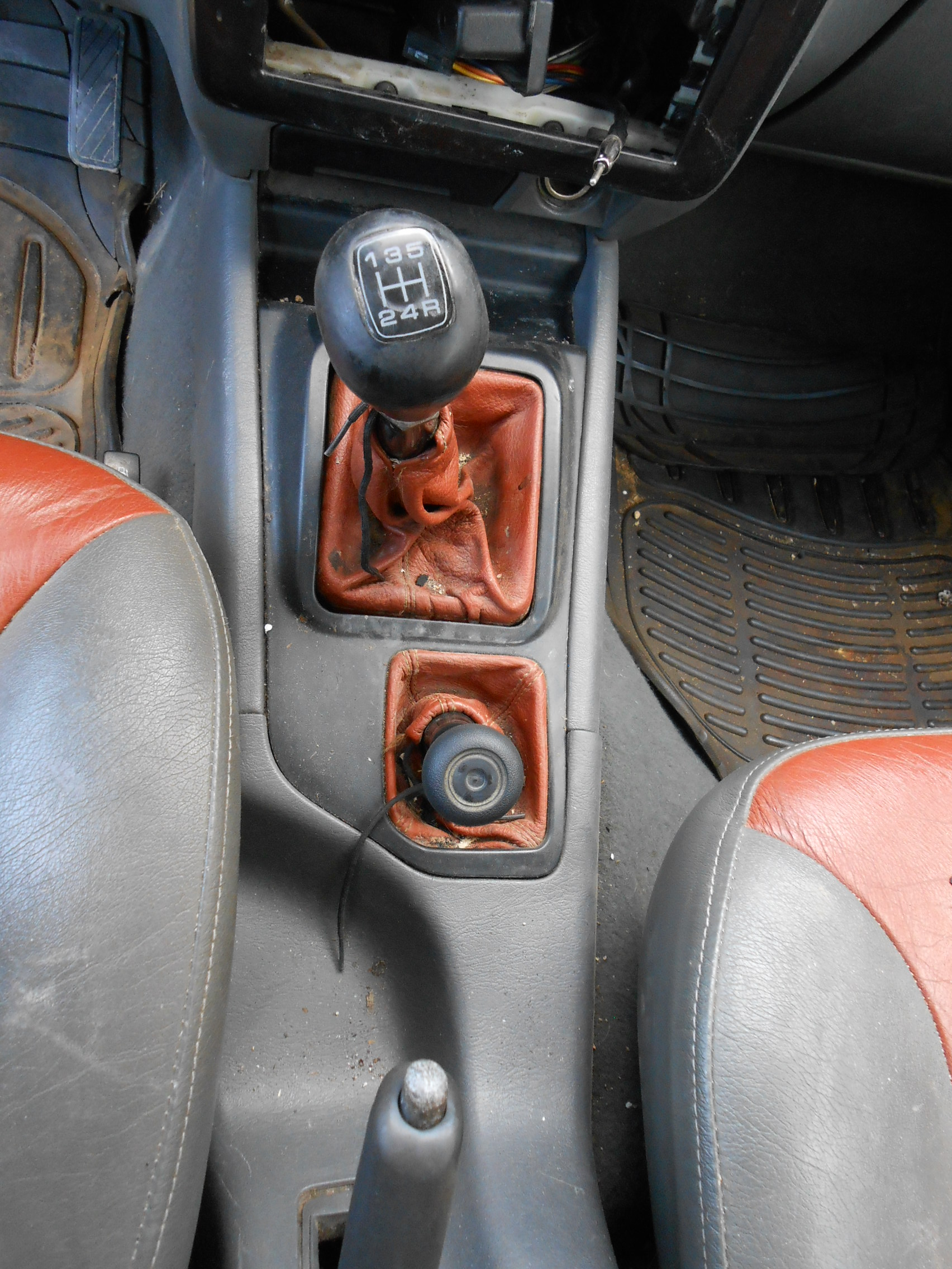 Λεβιές Ταχυτήτων Kia Sportage ’03 Προσφορά .
