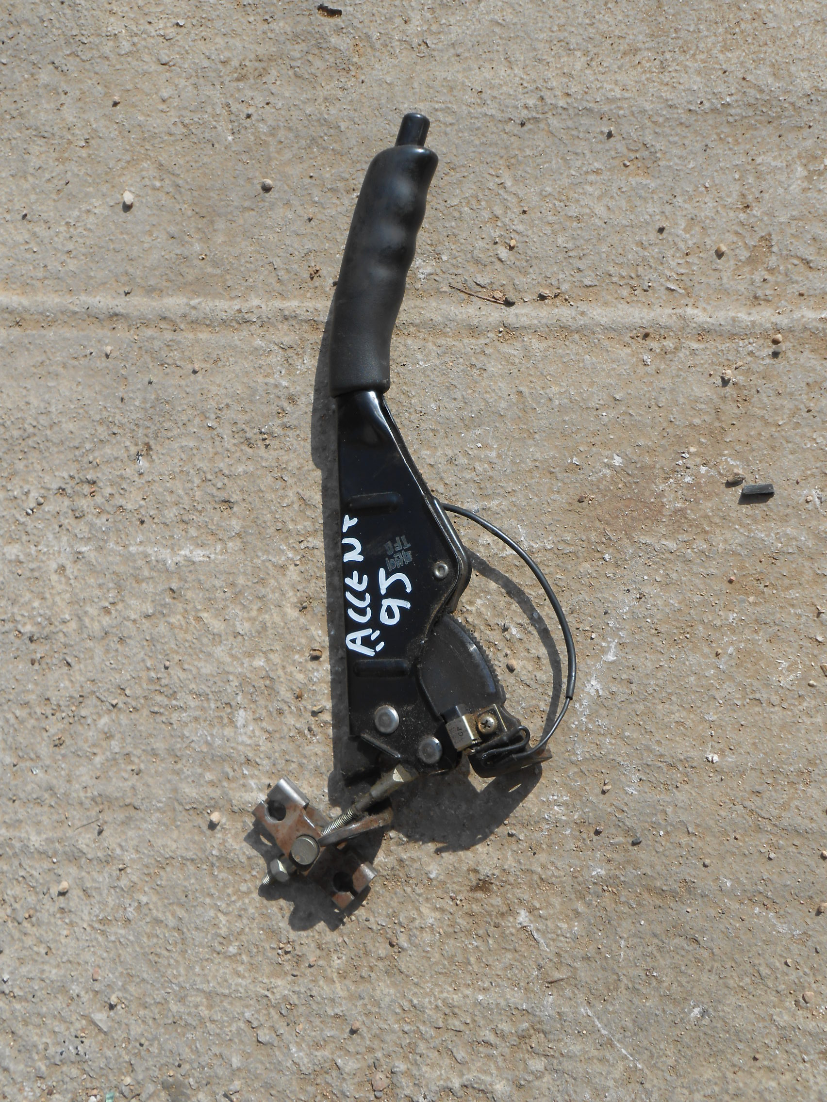 Χειρόφρενο Hyundai Accent ’95