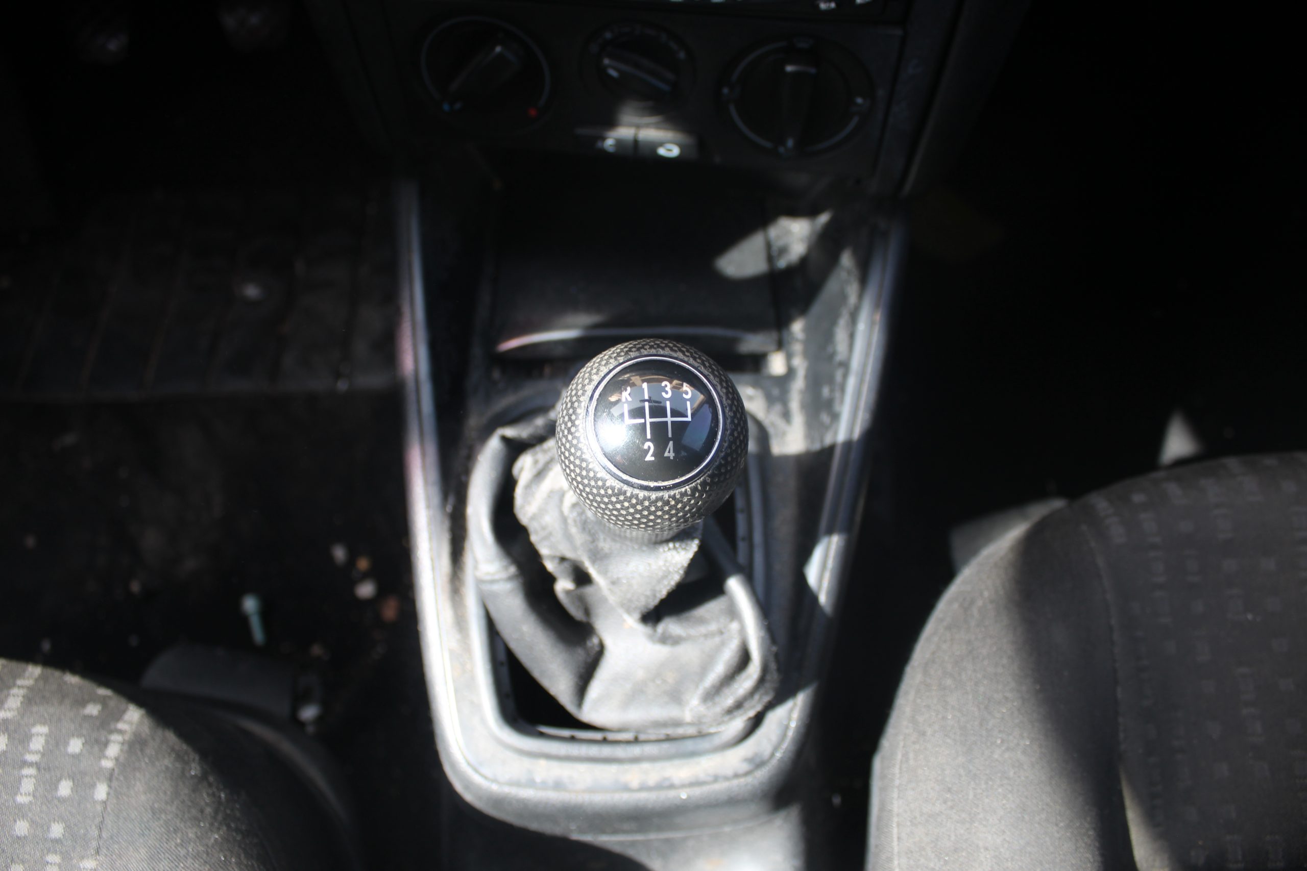 Λεβιές Ταχυτήτων VW Golf ’01 Προσφορά.