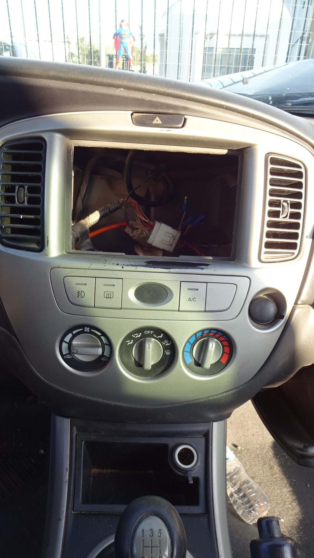 Κονσόλα Mazda Tribute ’05