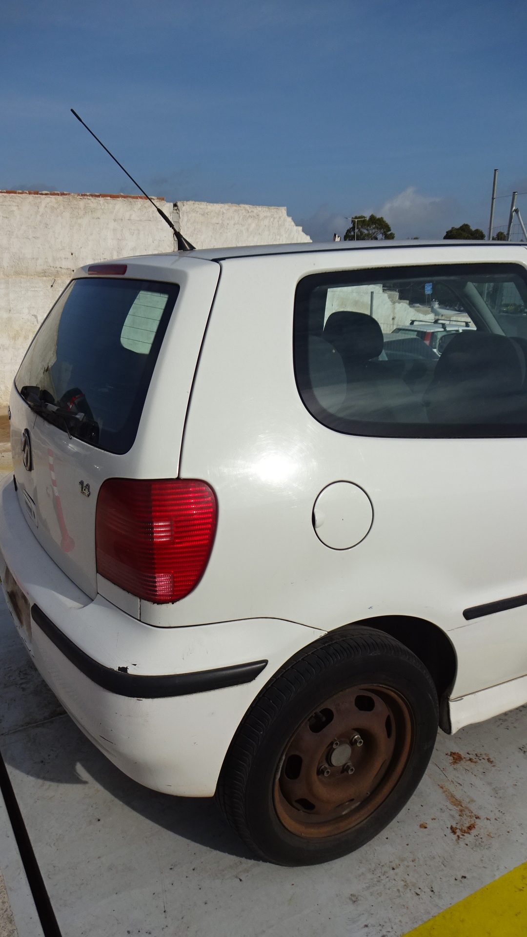 Πορτάκι Ρεζερβουάρ VW Polo ’00 Προσφορά.