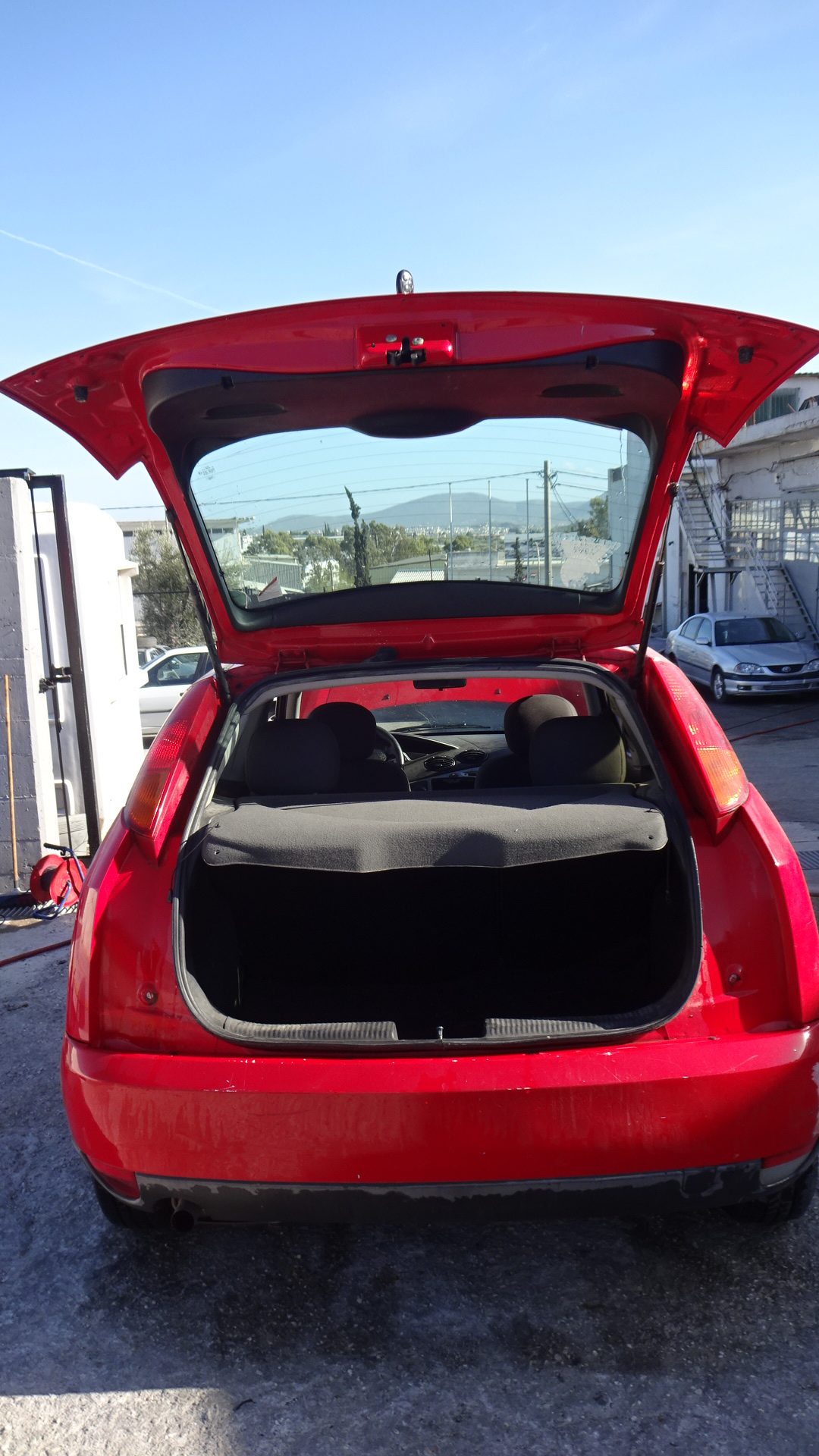 Ποδιά Πίσω Ford Focus ’01 Προσφορά.