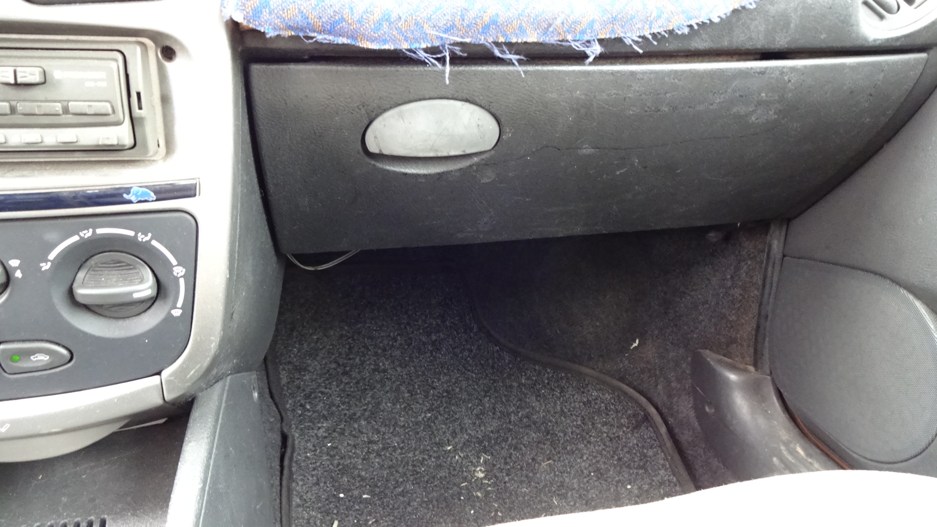 Ντουλαπάκι Lancia Ypsilon ’98