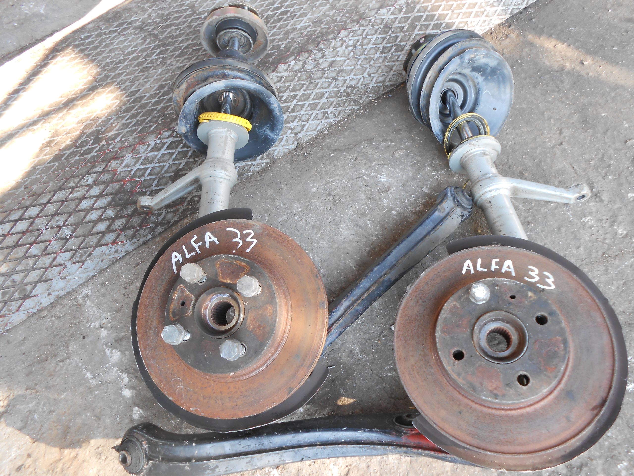 Ακραξόνια Alfa Romeo 33 ’91