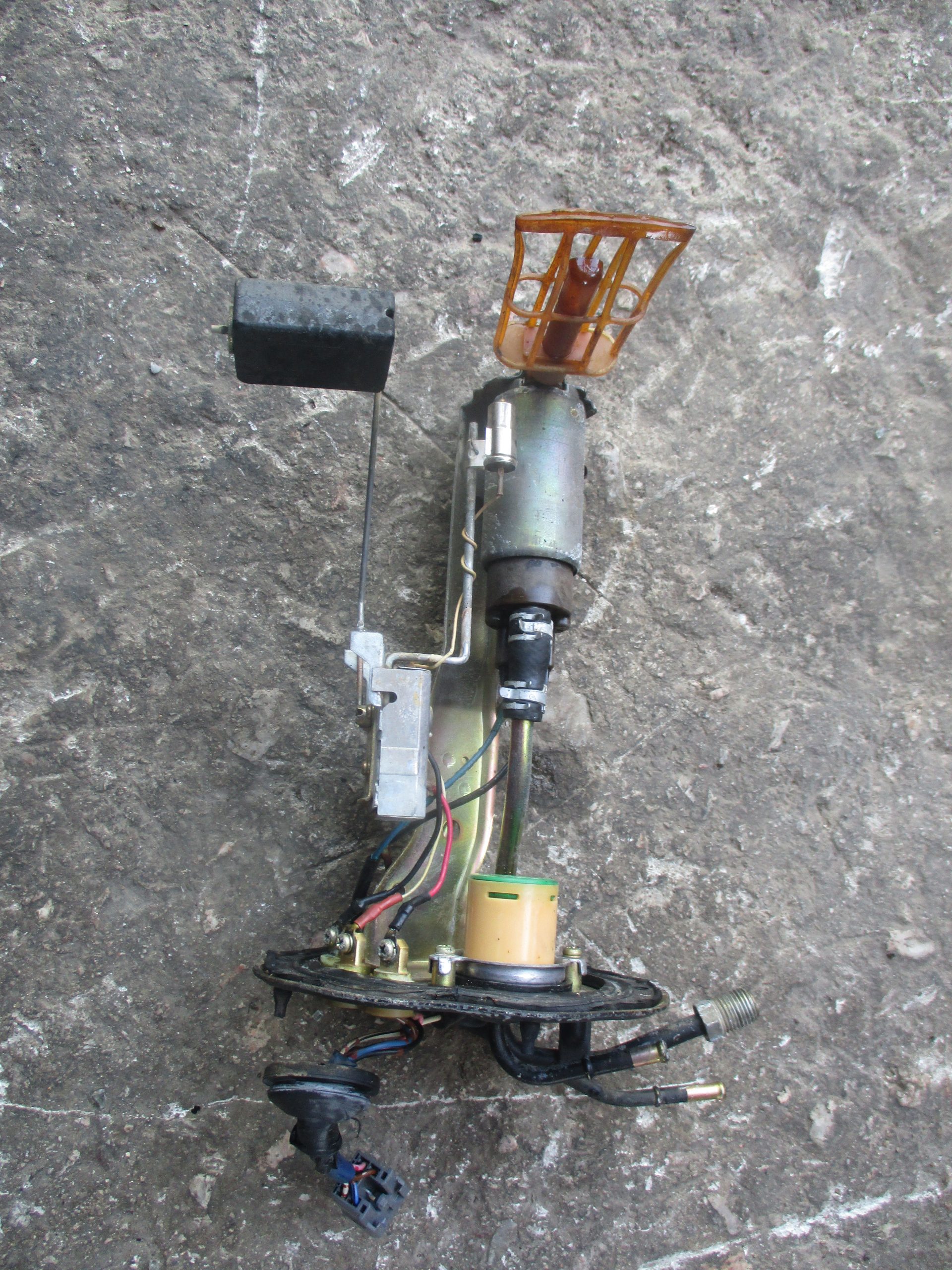 Αντλία Βενζίνης Toyota Starlet ’90 Προσφορά.￼