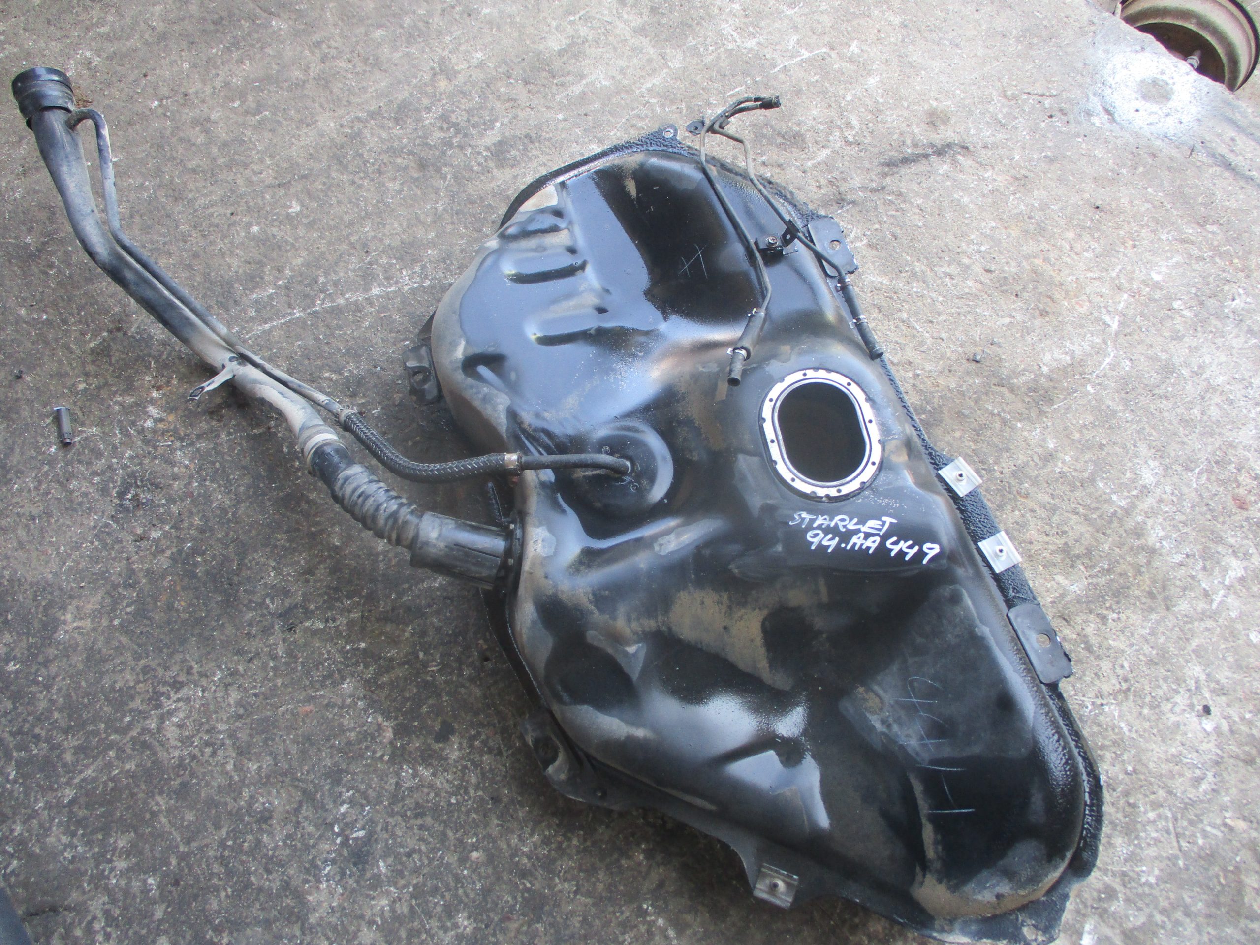 Ρεζερβουάρ Βενζίνης Toyota Starlet ’90 Προσφορά.￼