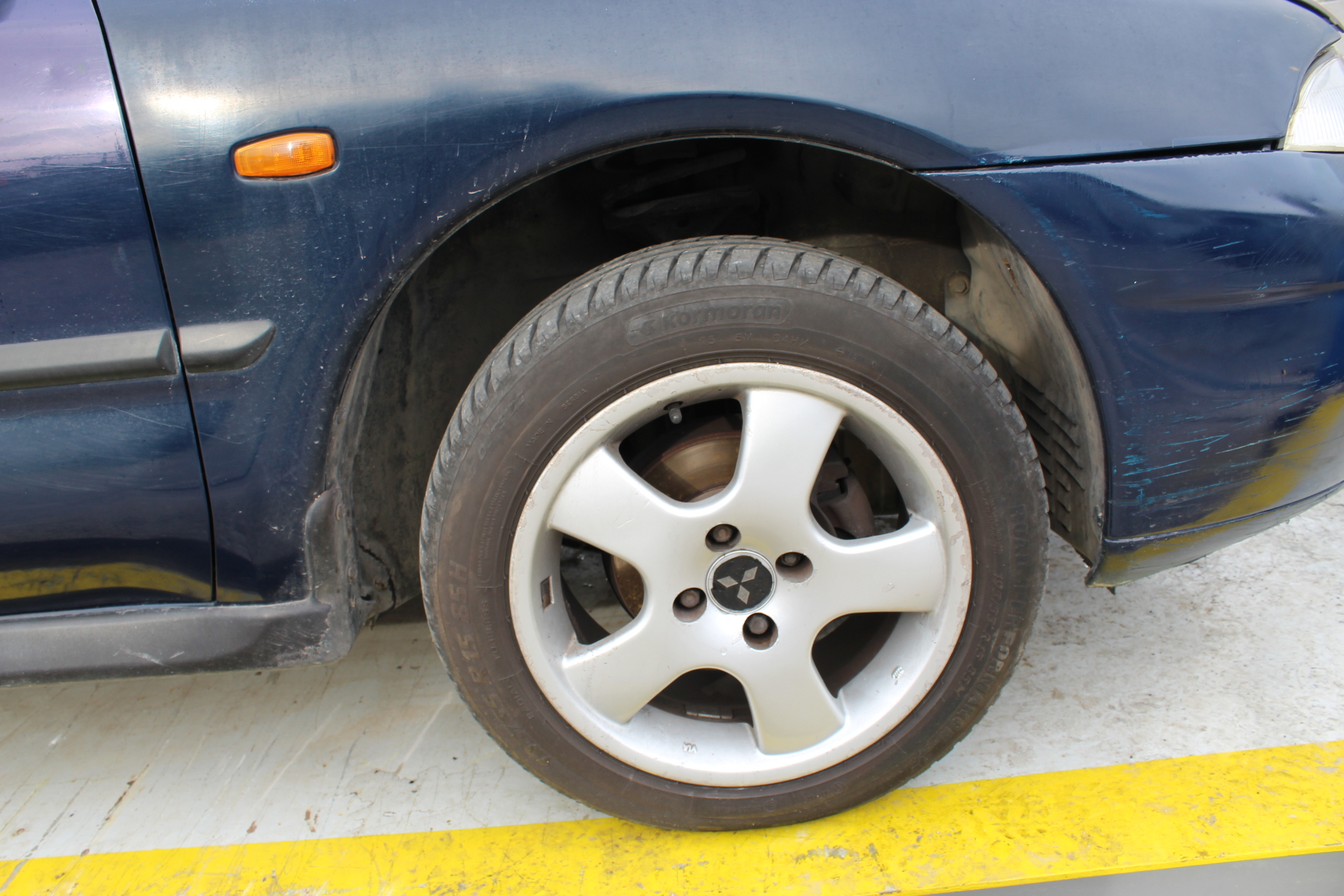 Δαγκάνες Mitsubishi Carisma ’98 Προσφορά