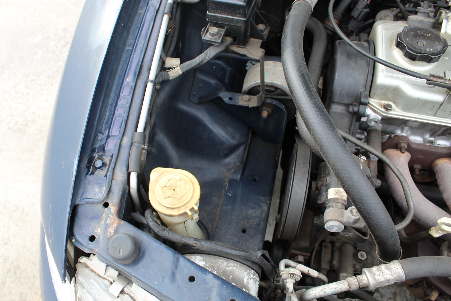 Δοχείο Υαλοκαθαριστήρων Mitsubishi Carisma ’98 Προσφορά