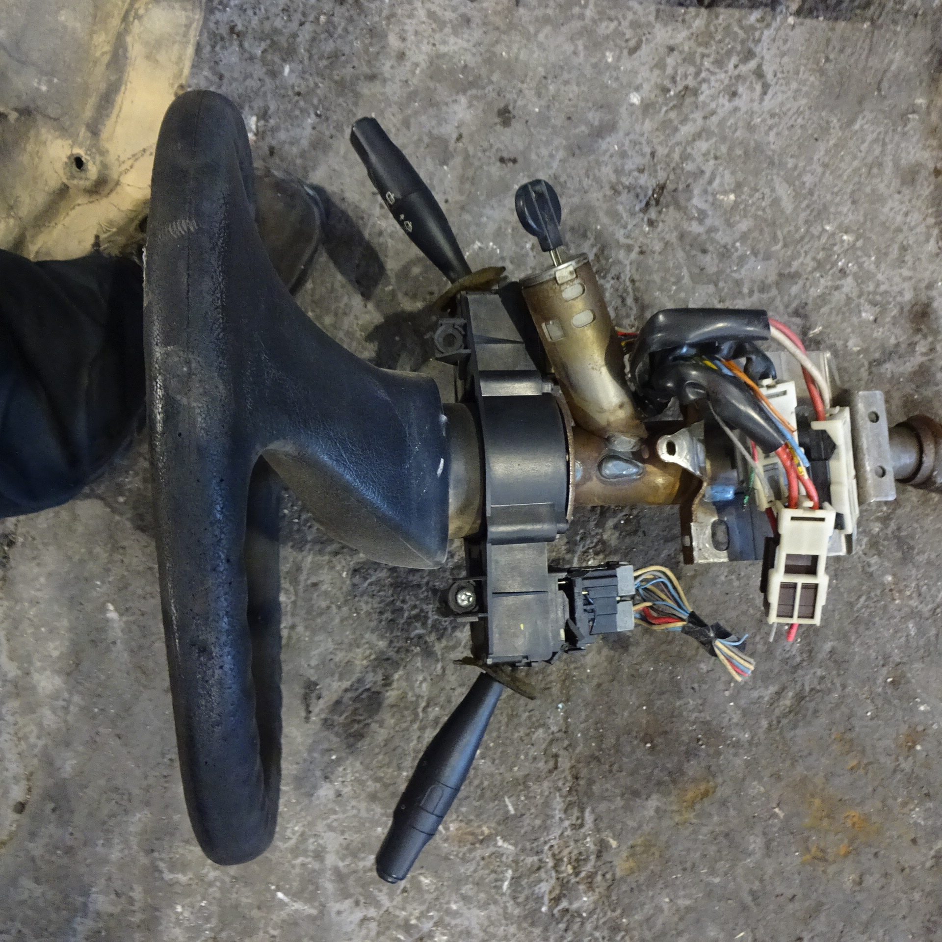 Κολώνα Τιμονιού Citroen Saxo ’97 Προσφορά