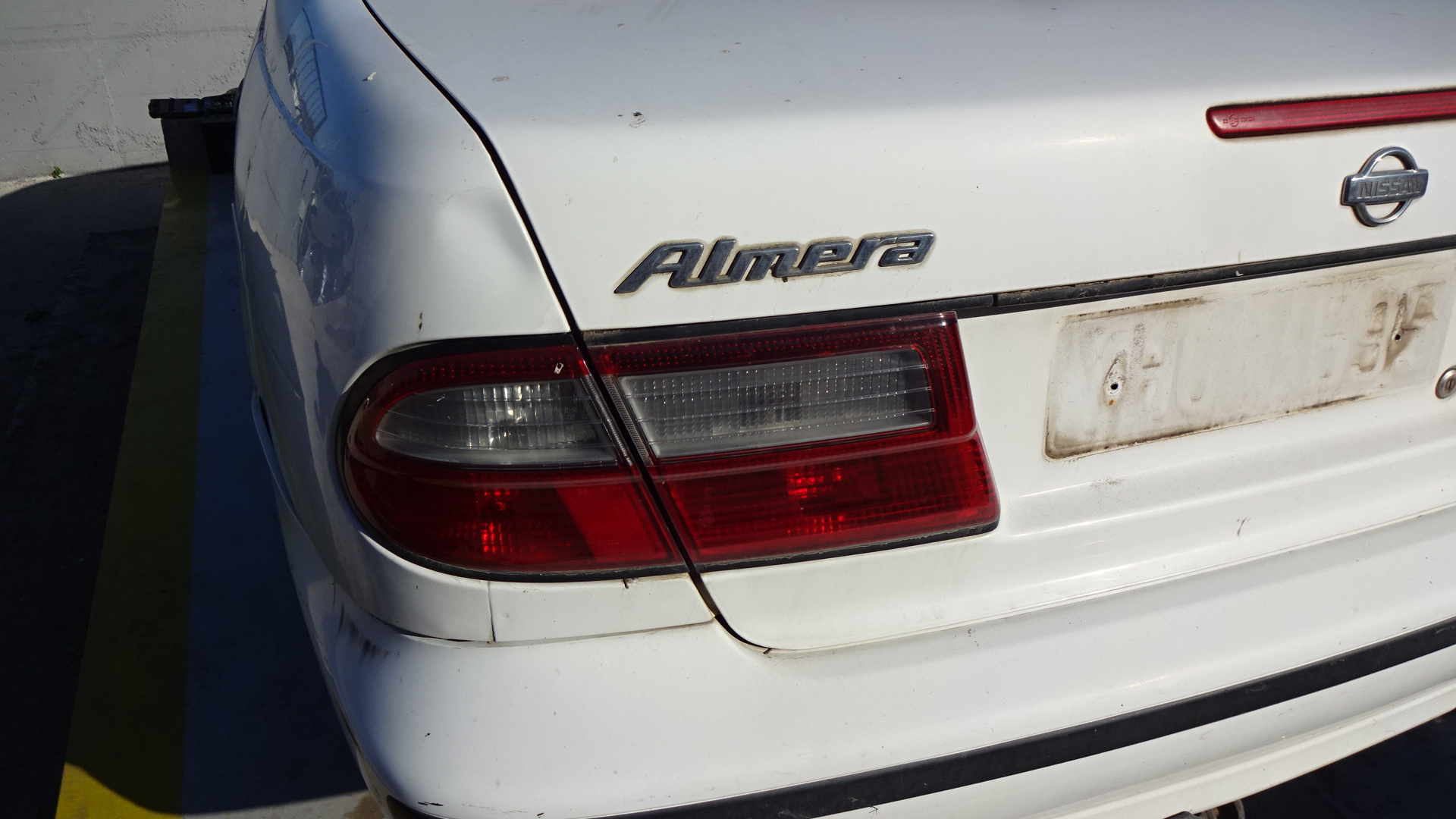 Φανάρια Πίσω Nissan Almera ’00