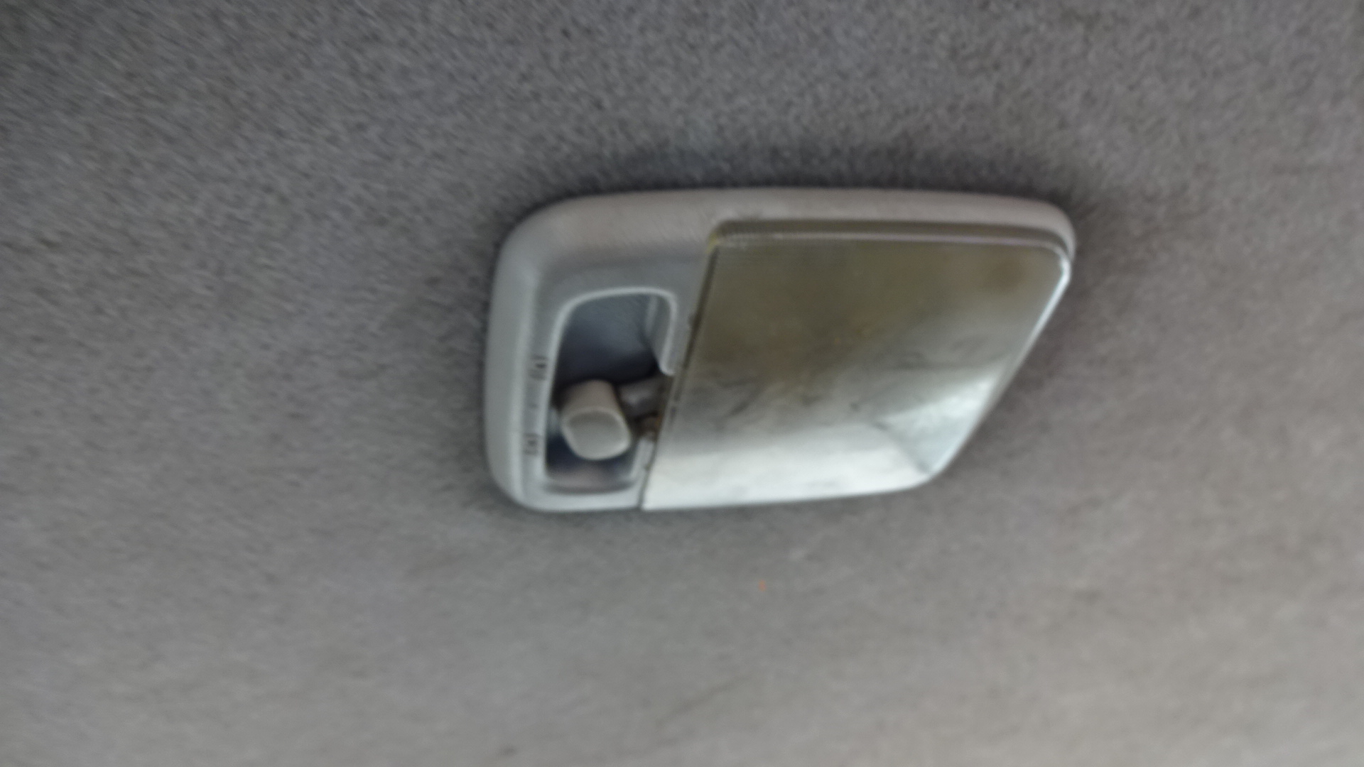 Πλαφονιέρα Nissan Almera ’00 Προσφορά