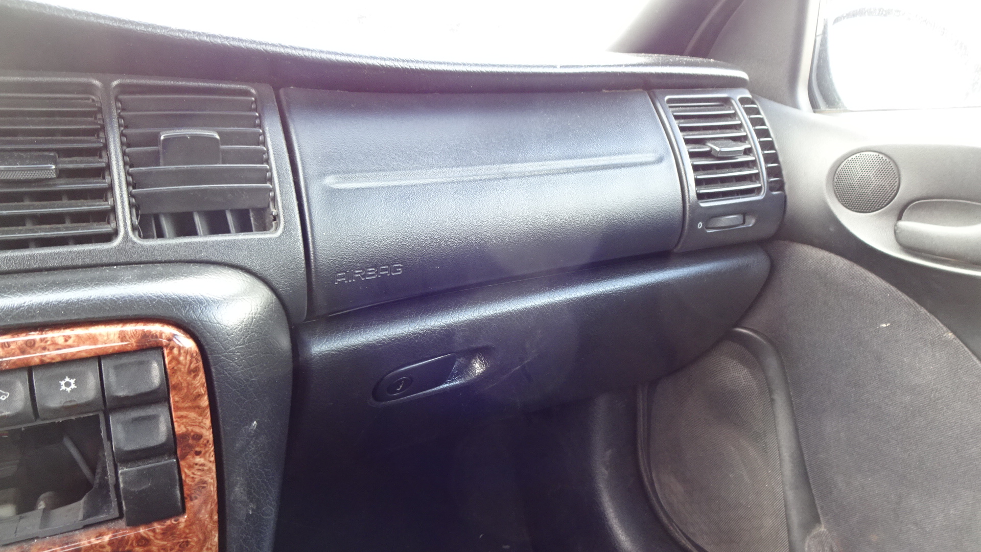 Ντουλαπάκι Opel Vectra B ’98 Προσφορά
