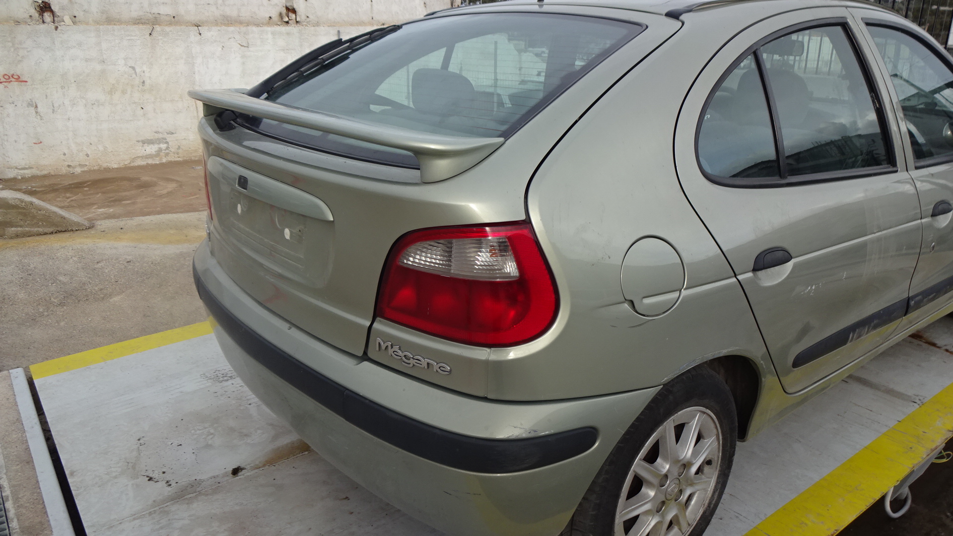 Φτερά Πίσω Renault Megane ’00 Προσφορά.