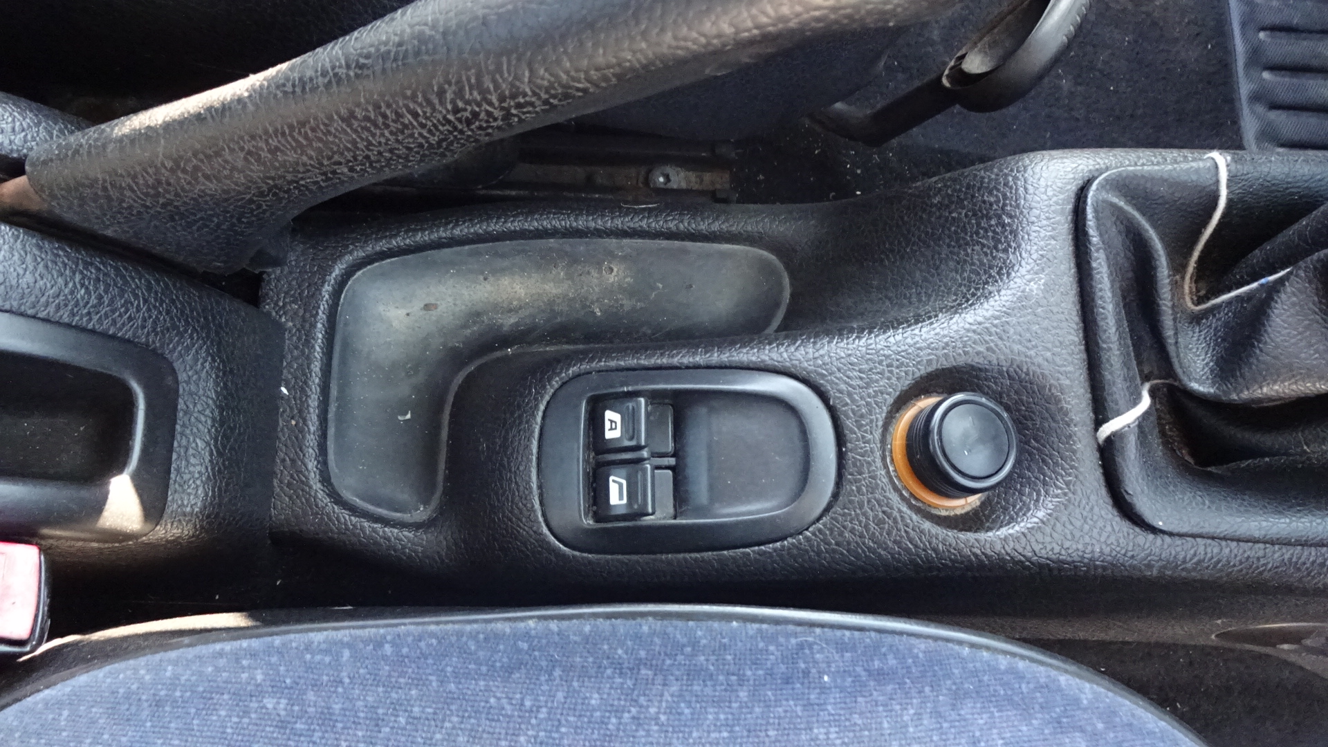 Διακόπτης Παραθύρων Peugeot 206 ’99 Προσφορά.