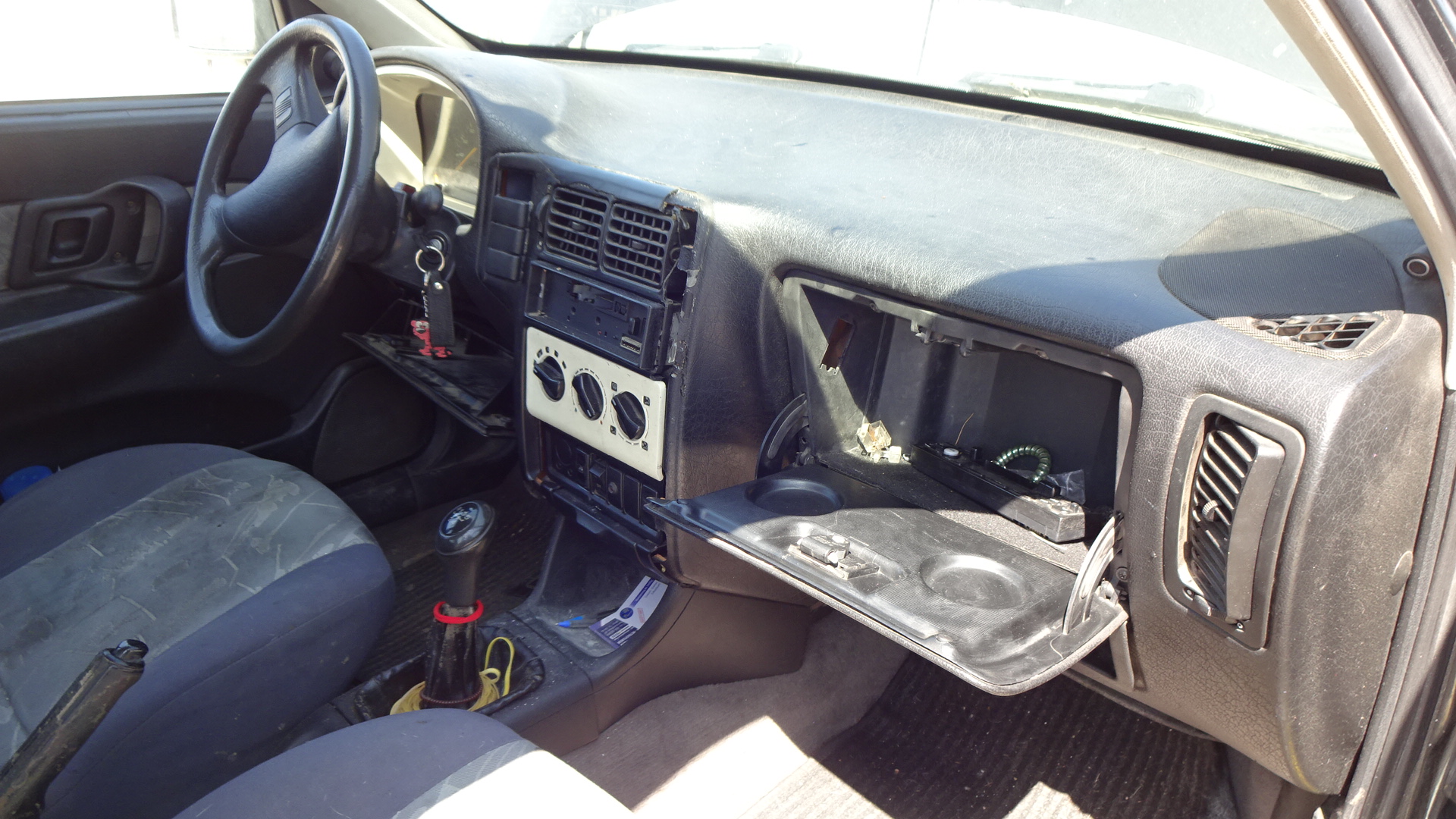 Ντουλαπάκι Seat Ibiza ’93 Προσφορά.