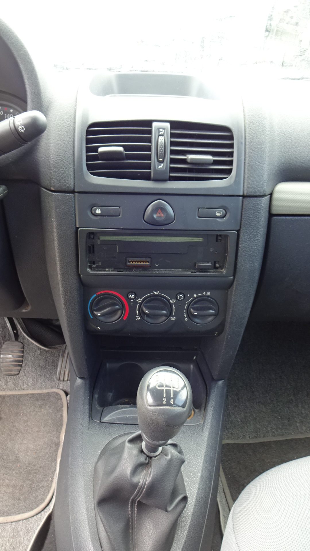 Ράδιο-CD Renault Clio ’04 Προσφορά.