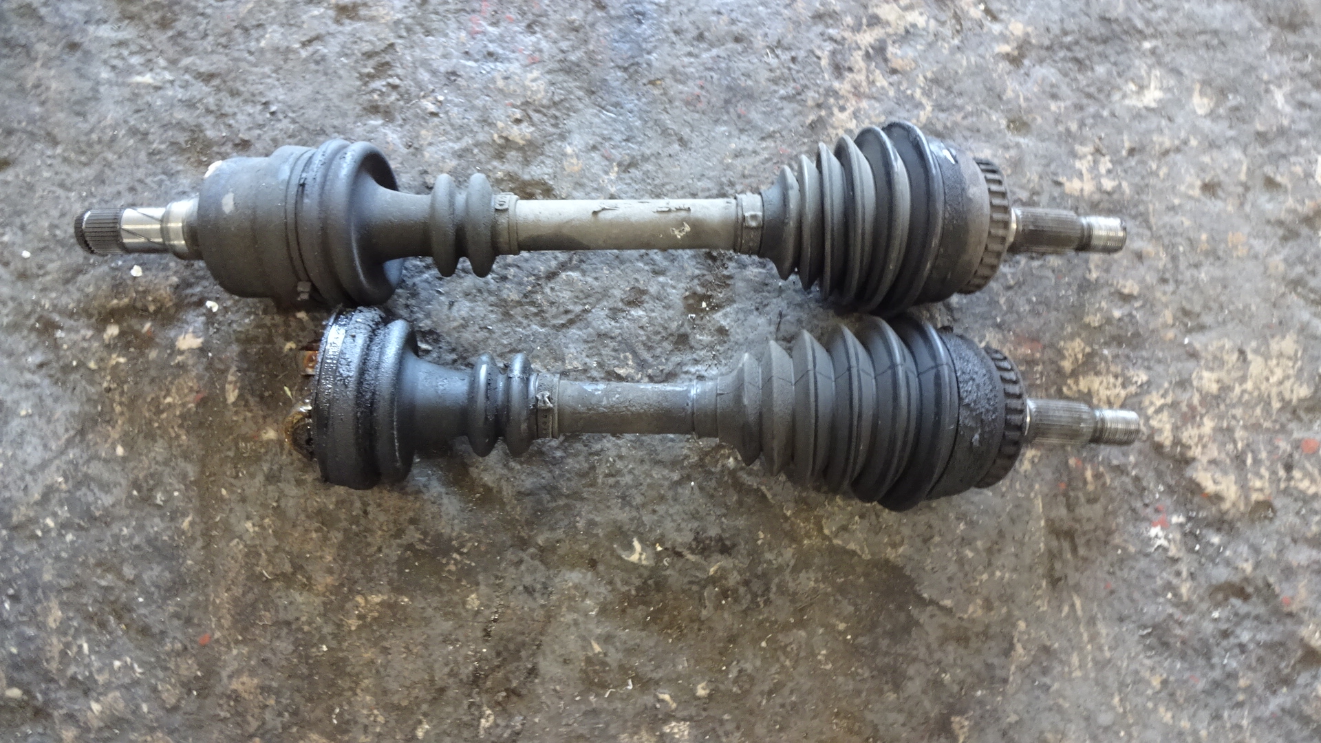 Ημιαξόνιο Αριστερό-Δεξί Saab 9-3 ’01 Προσφορά.