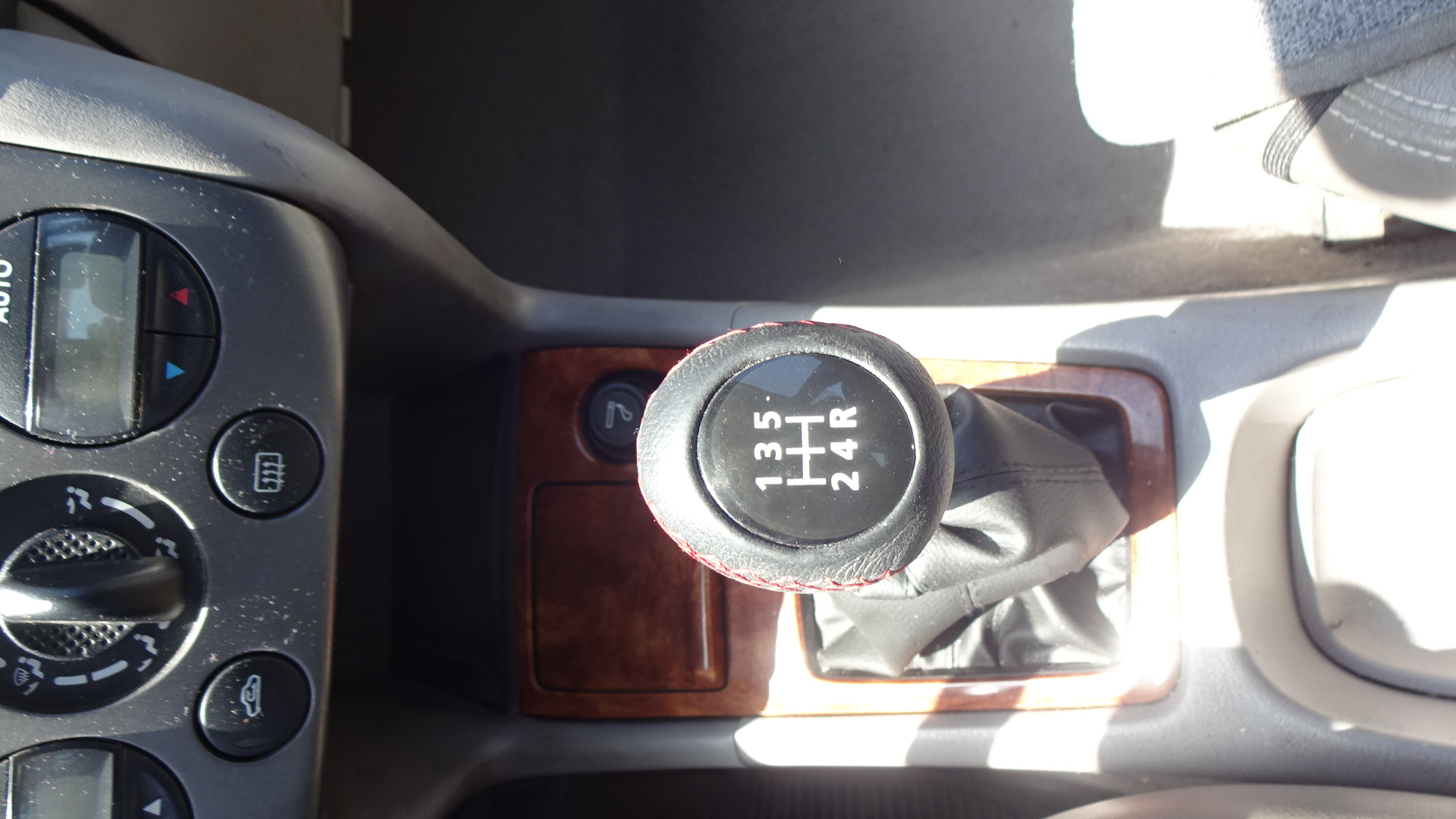 Λεβιές Ταχυτήτων Nissan Primera ’00 Προσφορά.