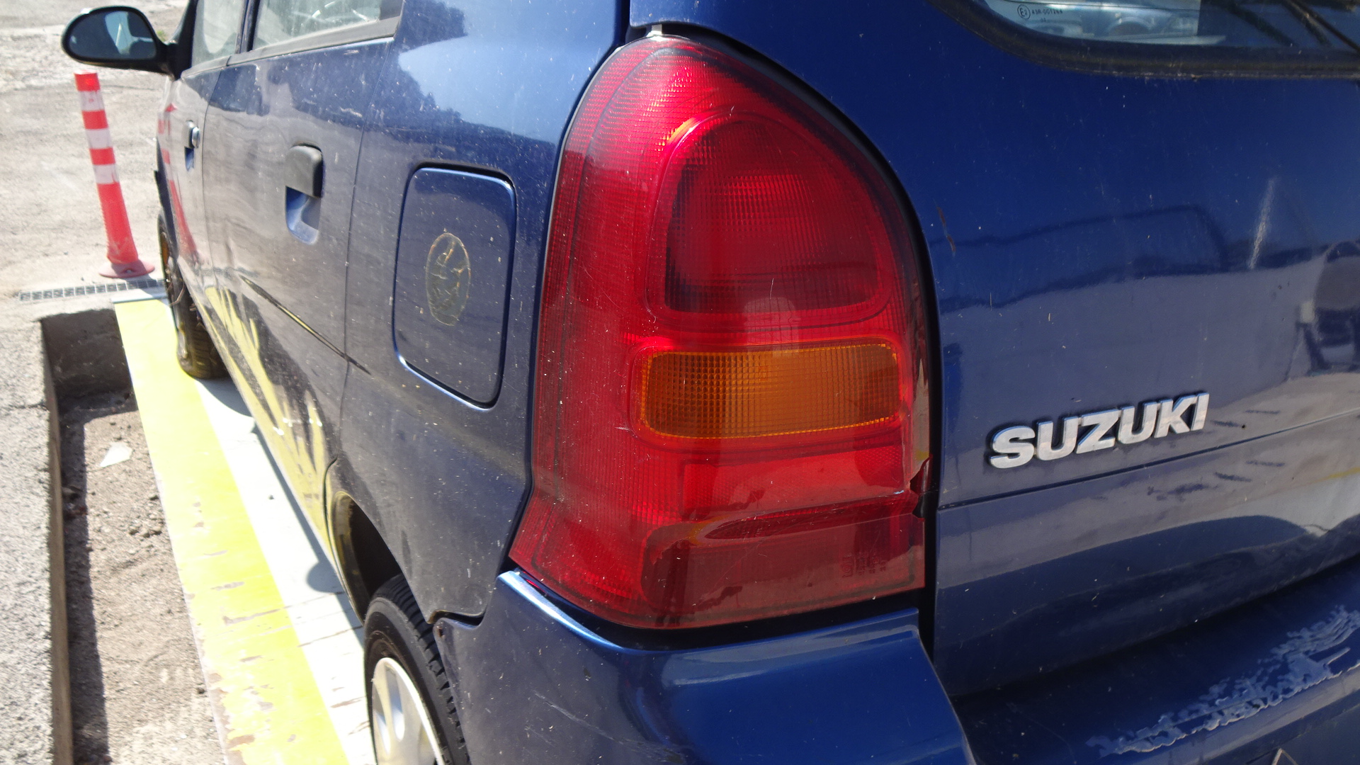 Πορτάκι Ρεζερβουάρ Suzuki Alto ’03 Προσφορά.