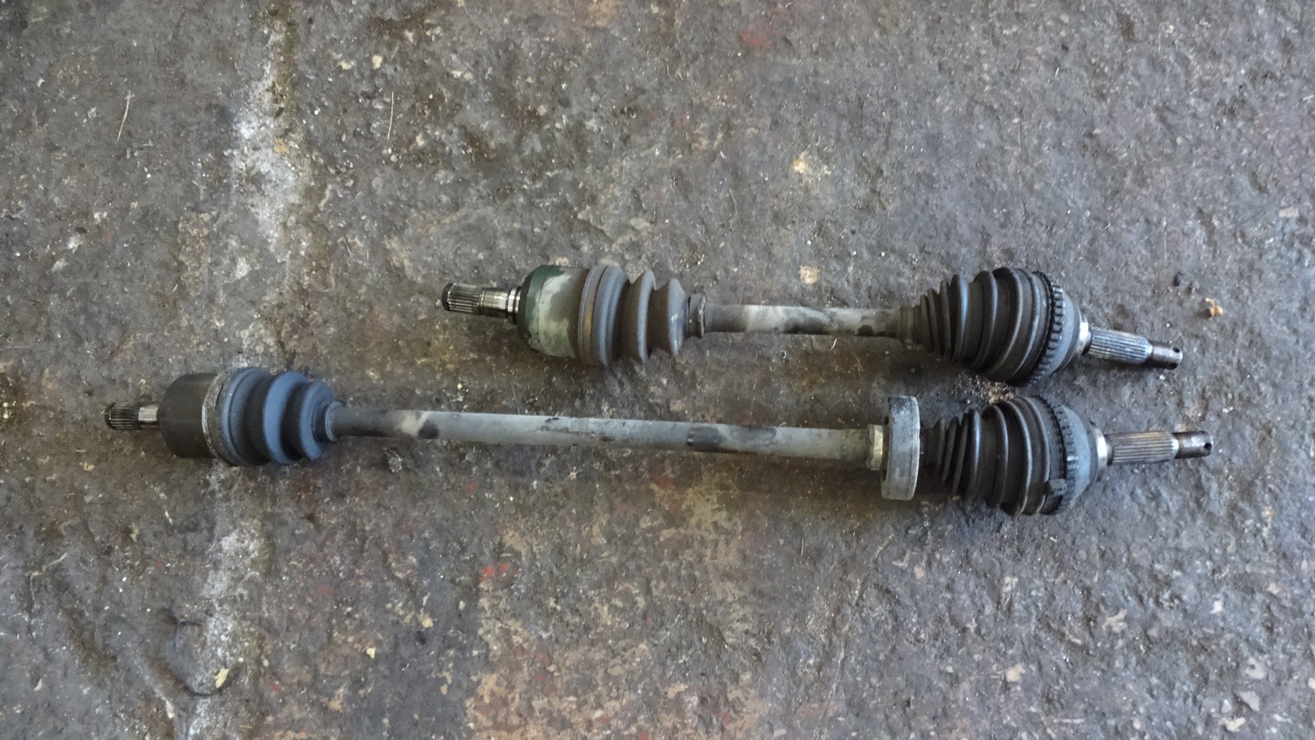 Ημιαξόνιο Αριστερό-Δεξί Hyundai Lantra ’99 Προσφορά