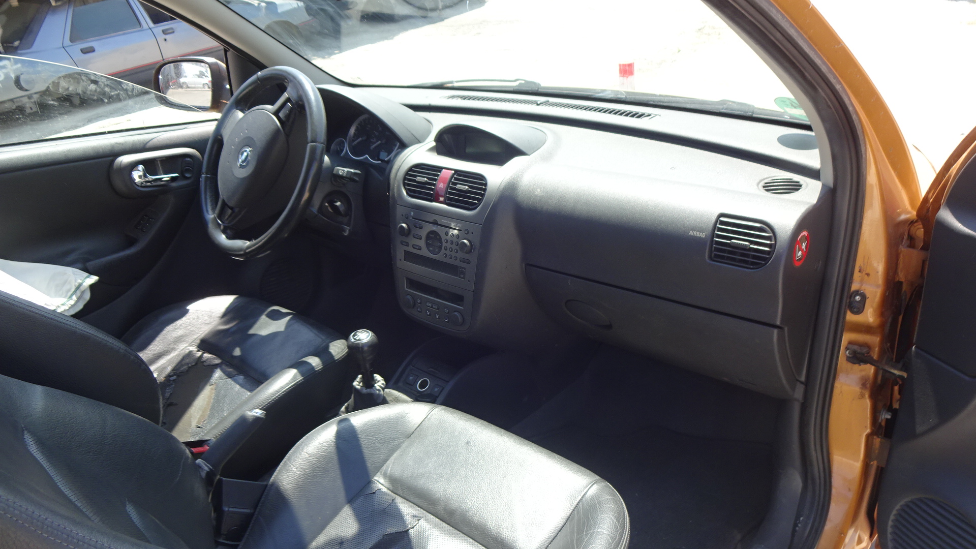 Ντουλαπάκι Opel Corsa C ’04 Προσφορά
