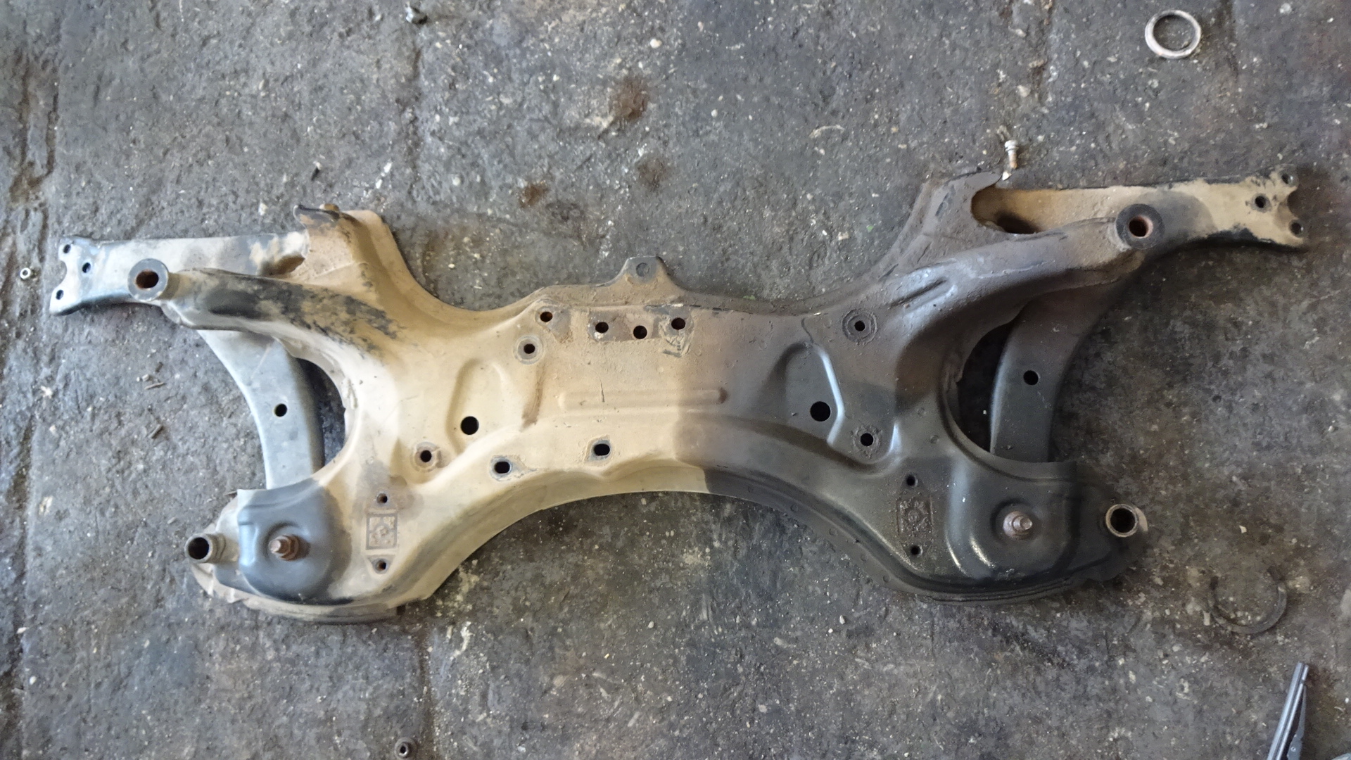 Γέφυρα Εμπρός Toyota Corolla Verso ’07 Προσφορά