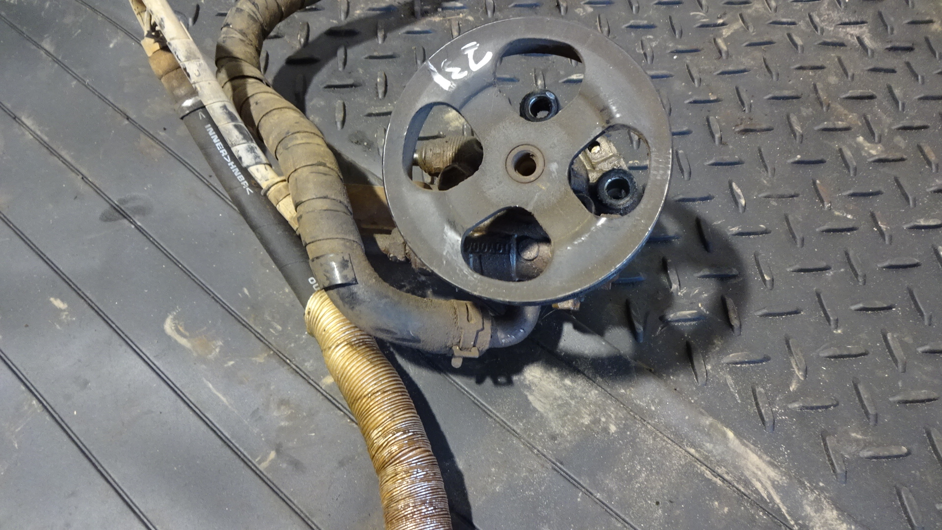 Αντλία Υδραυλικού Τιμονιού Toyota Corolla Verso ’07 Προσφορά