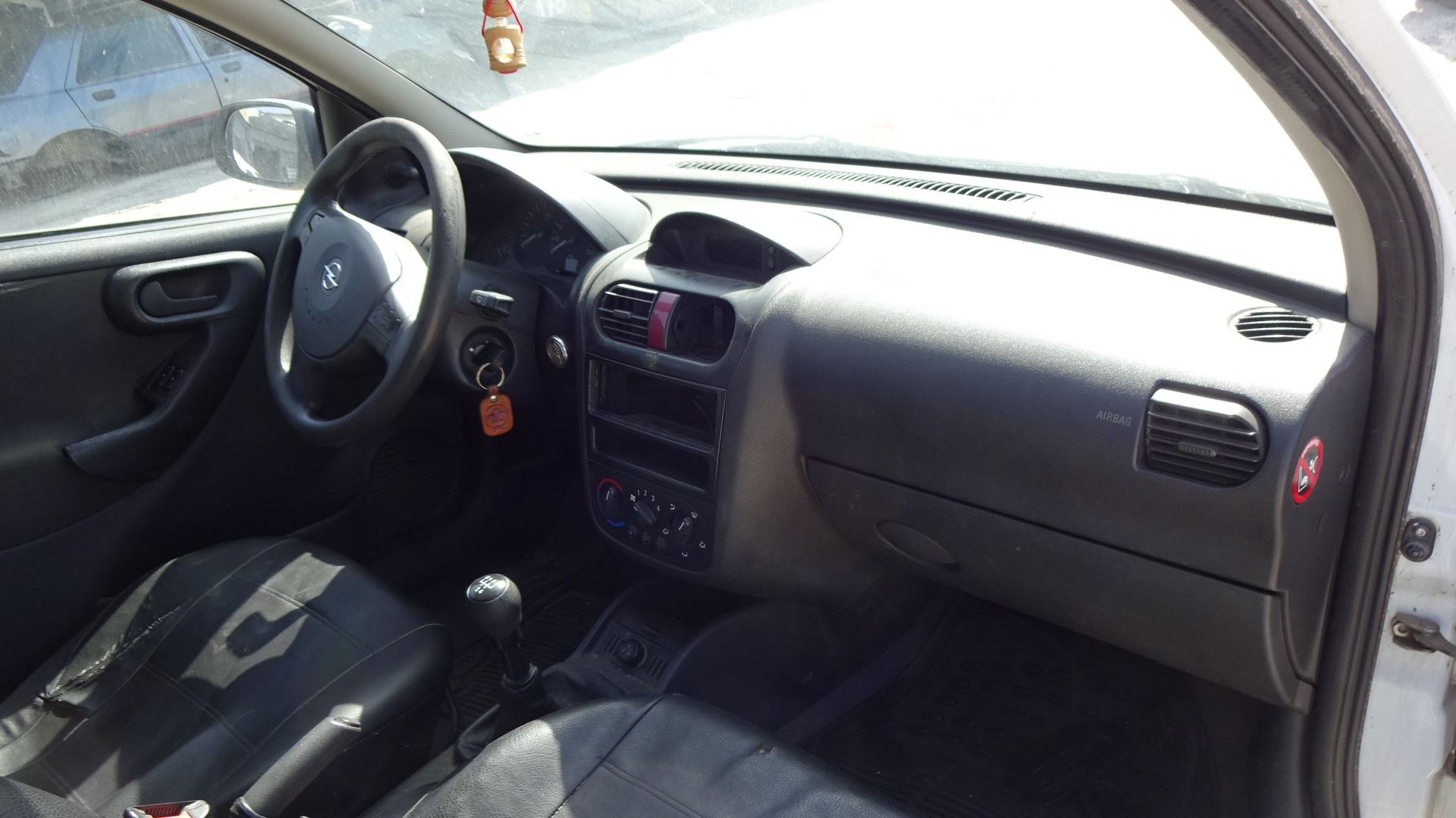 Ντουλαπάκι Συνοδηγού Opel Corsa ’04 Προσφορά