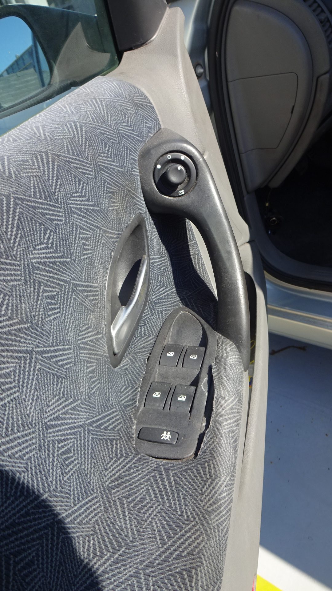 Διακόπτης Παραθύρων Renault Laguna ’01 Προσφορά
