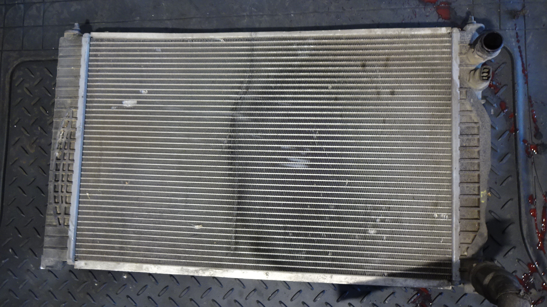 Ψυγείο Νερού-Aircodition (8D0260401H) VW Passat ’99 Προσφορά