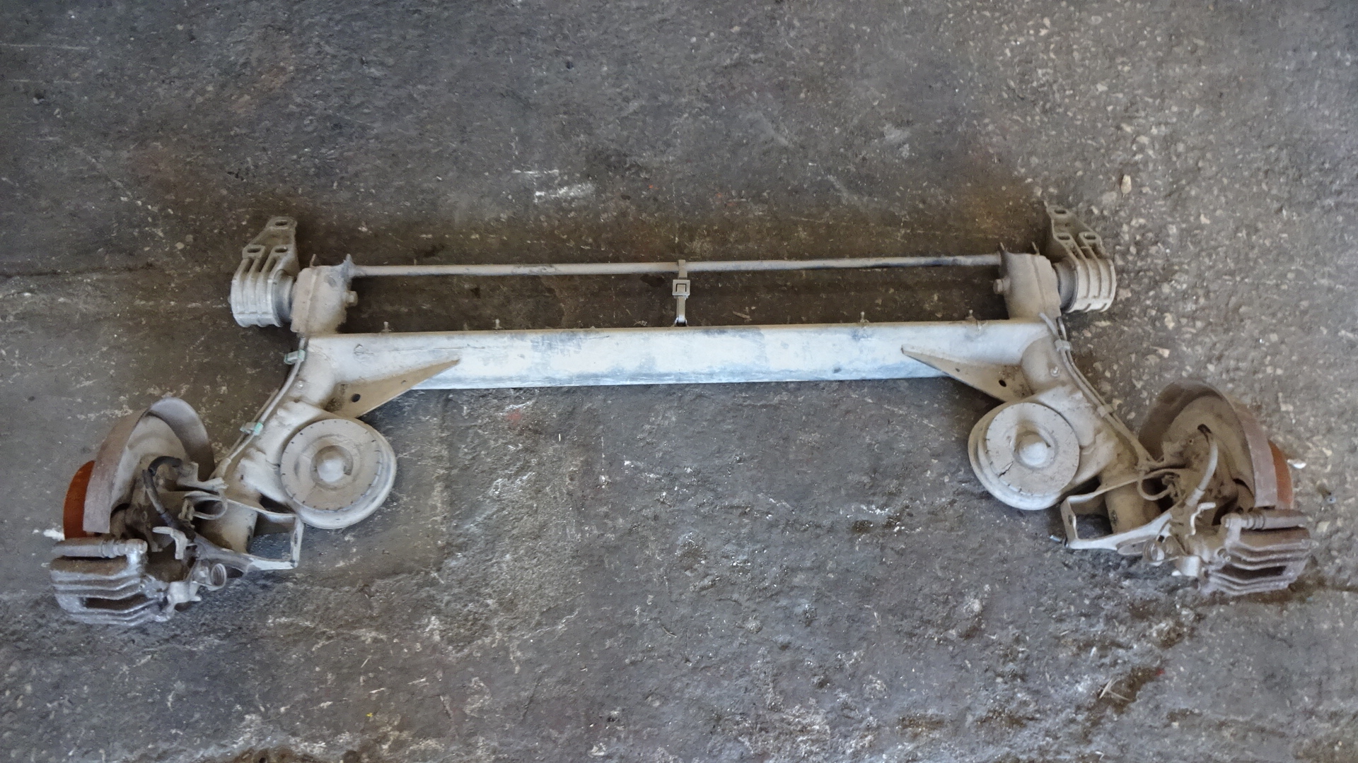 Άξονας Πίσω VW Passat ’99 Προσφορά