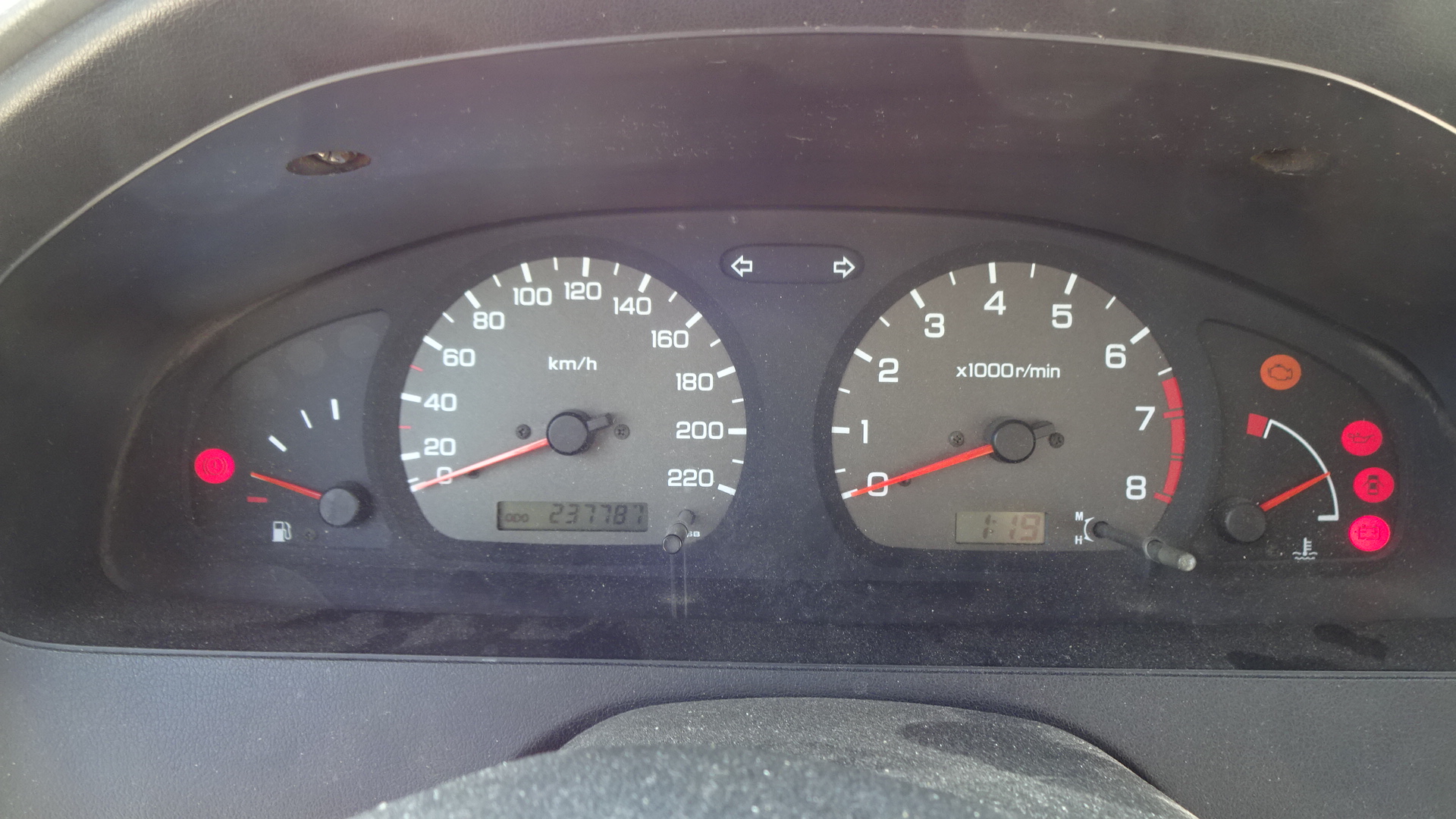  Κοντέρ Nissan Almera ’98 Προσφορά!