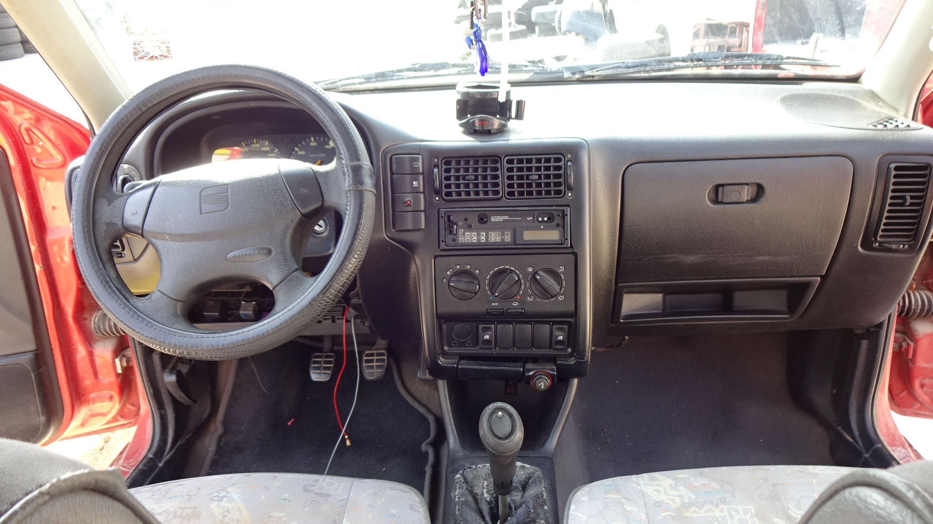 Ντουλαπάκι Seat Ibiza ’97 Προσφορά.