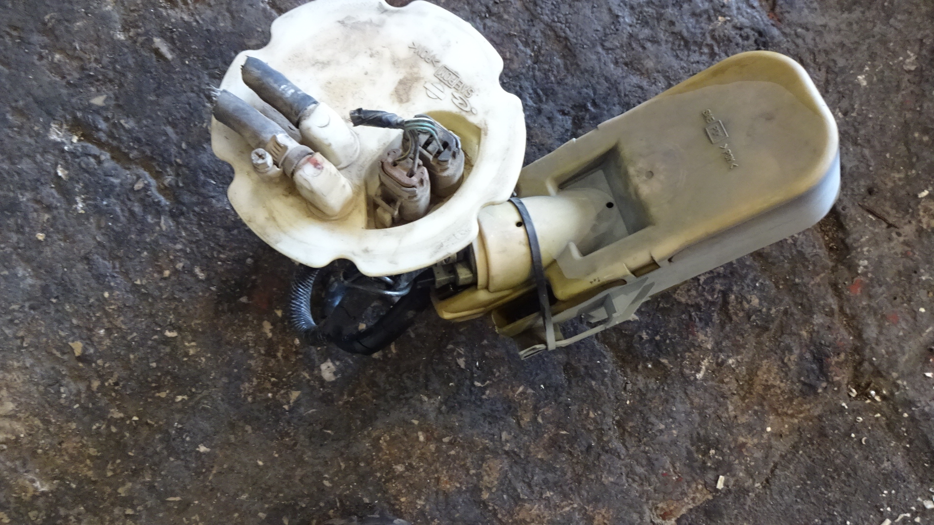 Αντλία Βενζίνης Nissan Almera ’98 Προσφορά