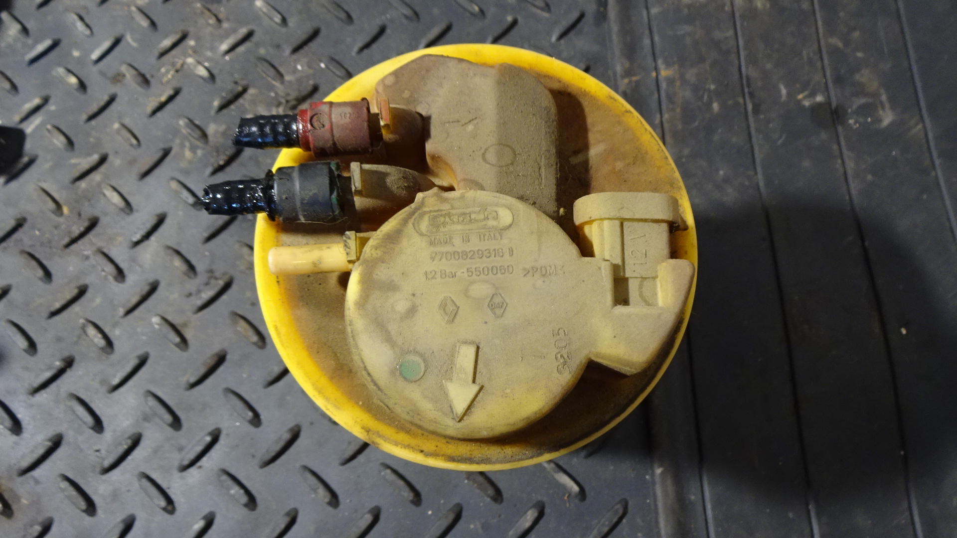 Αντλία Βενζίνης (7700829316) Renault Clio ’98 Προσφορά