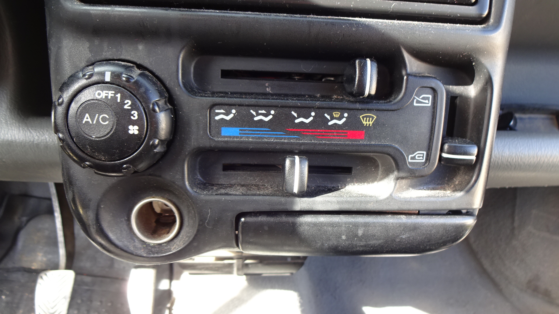 Χειριστήρια Καλοριφέρ Hyundai Atos ’98 Προσφορά