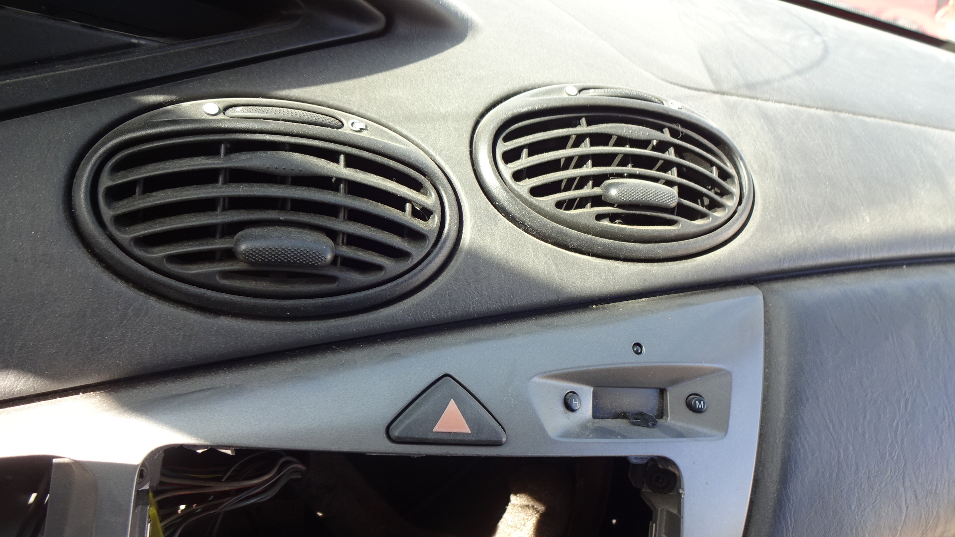 Διακόπτης Αλάρμ Ford Focus ’04