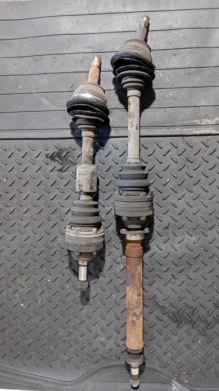 Ημιαξόνιο Αριστερό-Δεξί Alfa Romeo 147 ’04