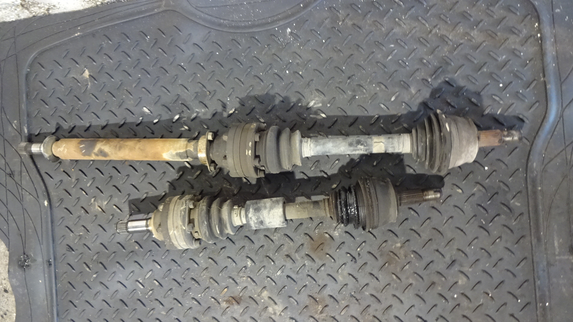 Ημιαξόνιο Αριστερό-Δεξί Alfa Romeo 156 ’00