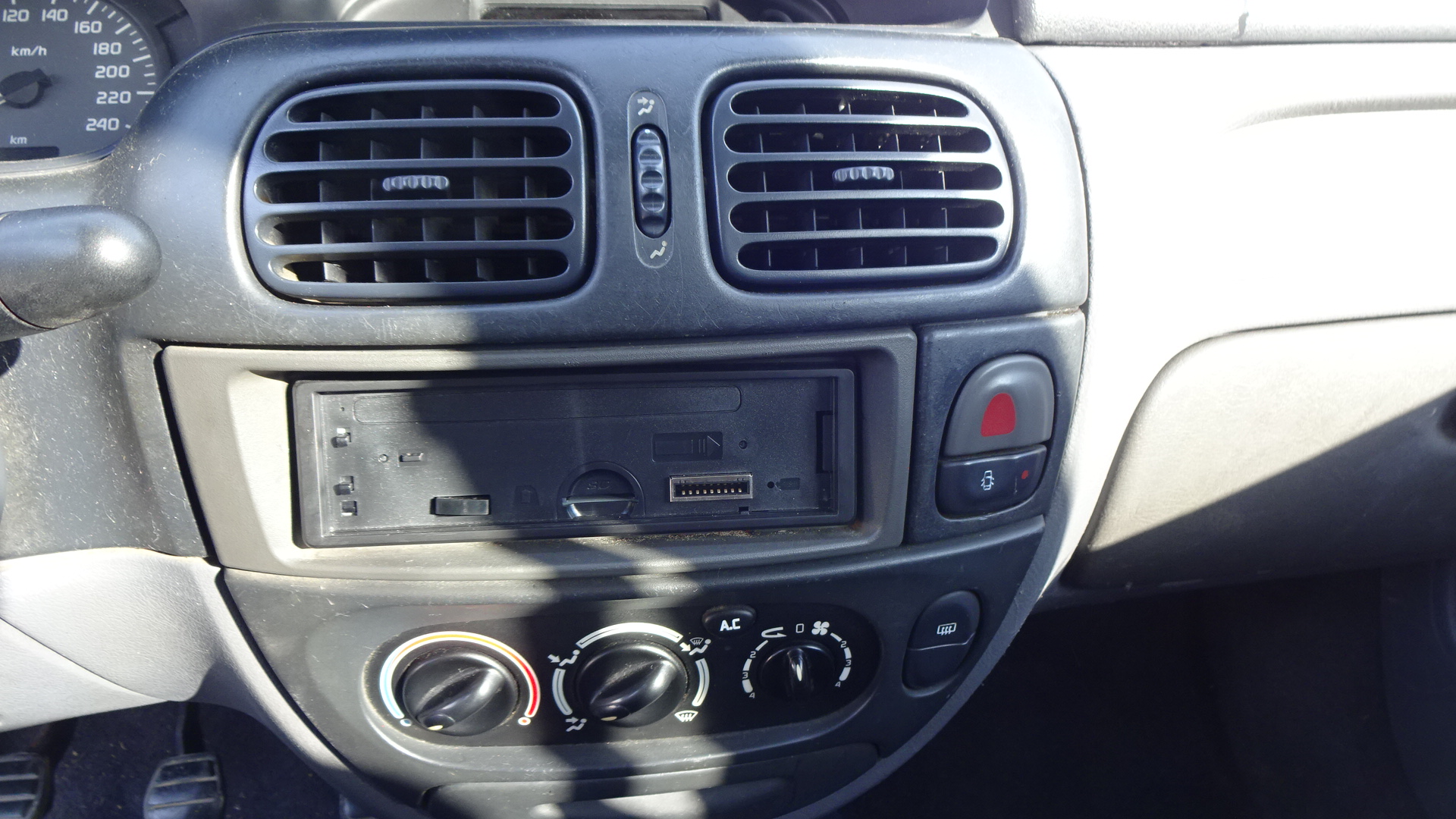Διακόπτης Αλάρμ Renault Megane ’01
