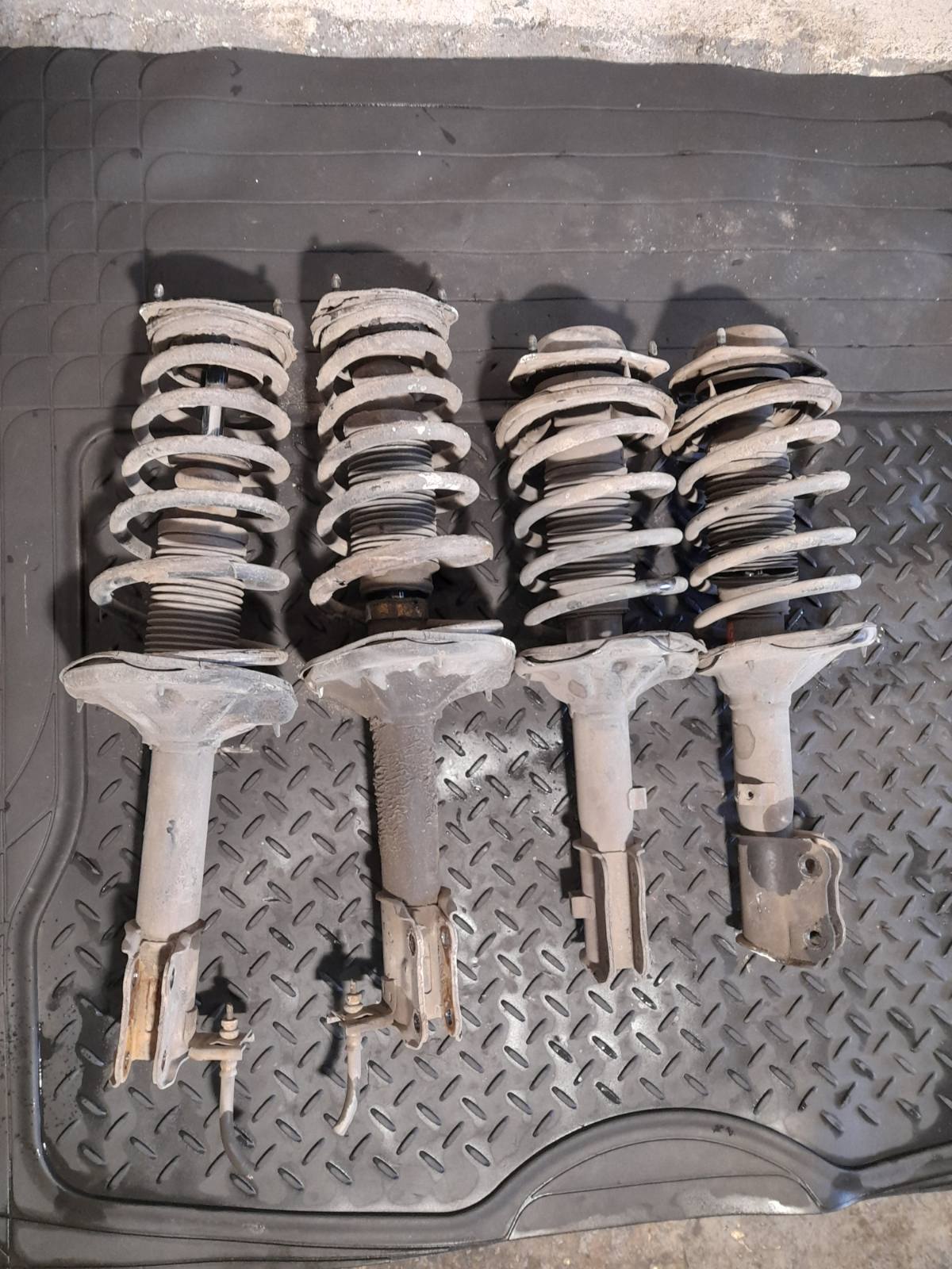 Αμορτισέρ-Ελατήρια Hyundai Accent ’99