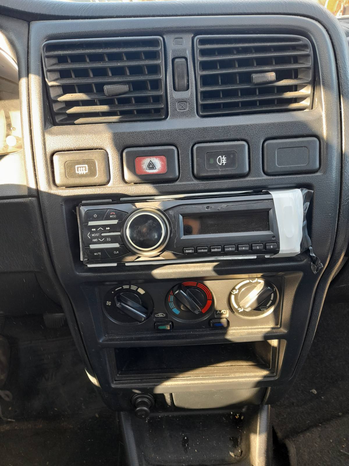 Κονσόλα Κεντρική Nissan Almera ’97 Προσφορά