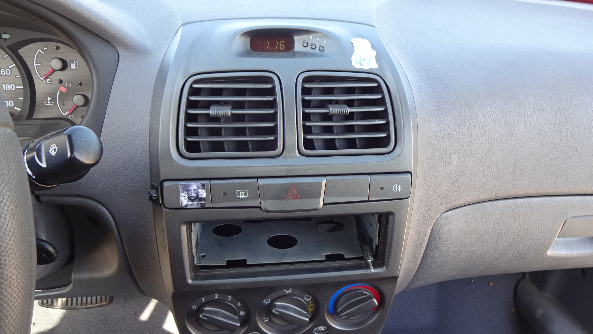 Διακόπτης Αλάρμ Hyundai Accent ’01 Προσφορά