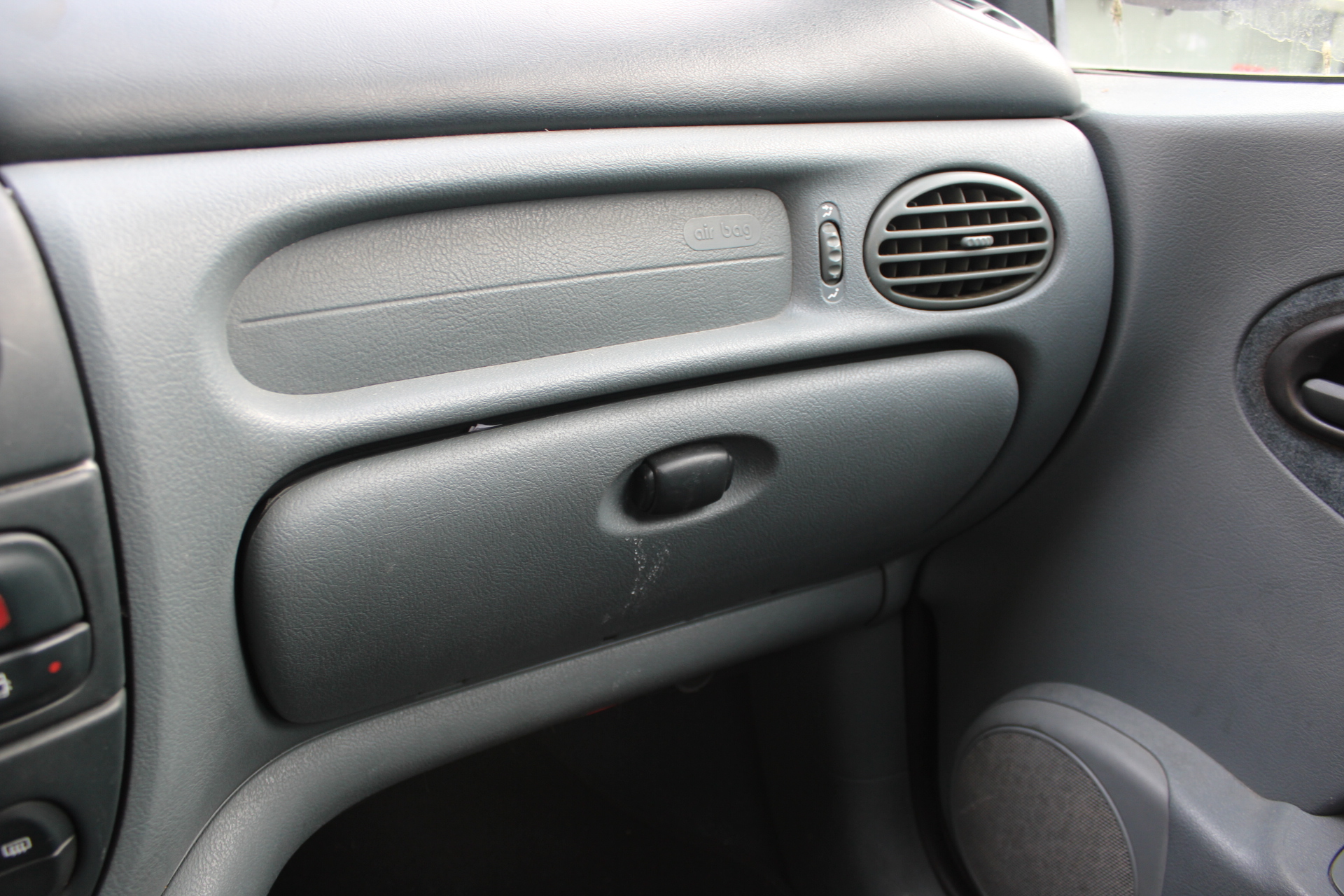 Ντουλαπάκι Renault Scenic ’00 Προσφορά