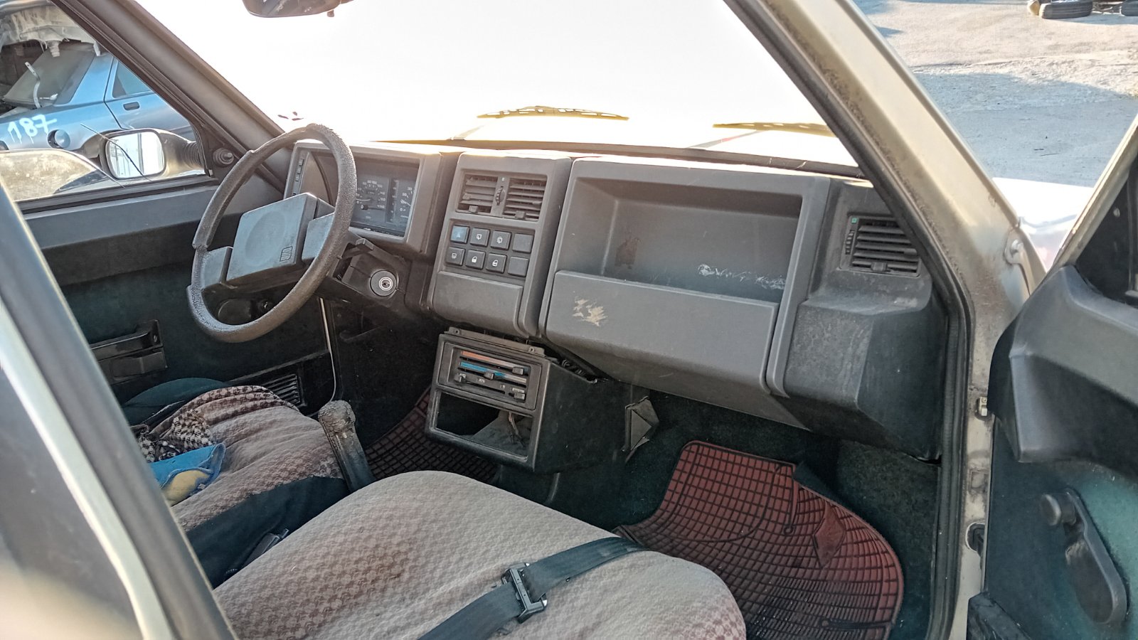 Ασφαλειοθήκη Seat Ronda ’84 Προσφορά